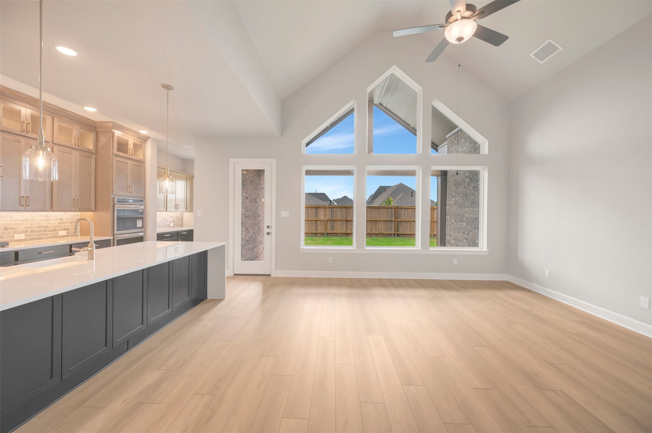 Photo does not represent actual home options and selection. Ask Sales consultant for specific selections.