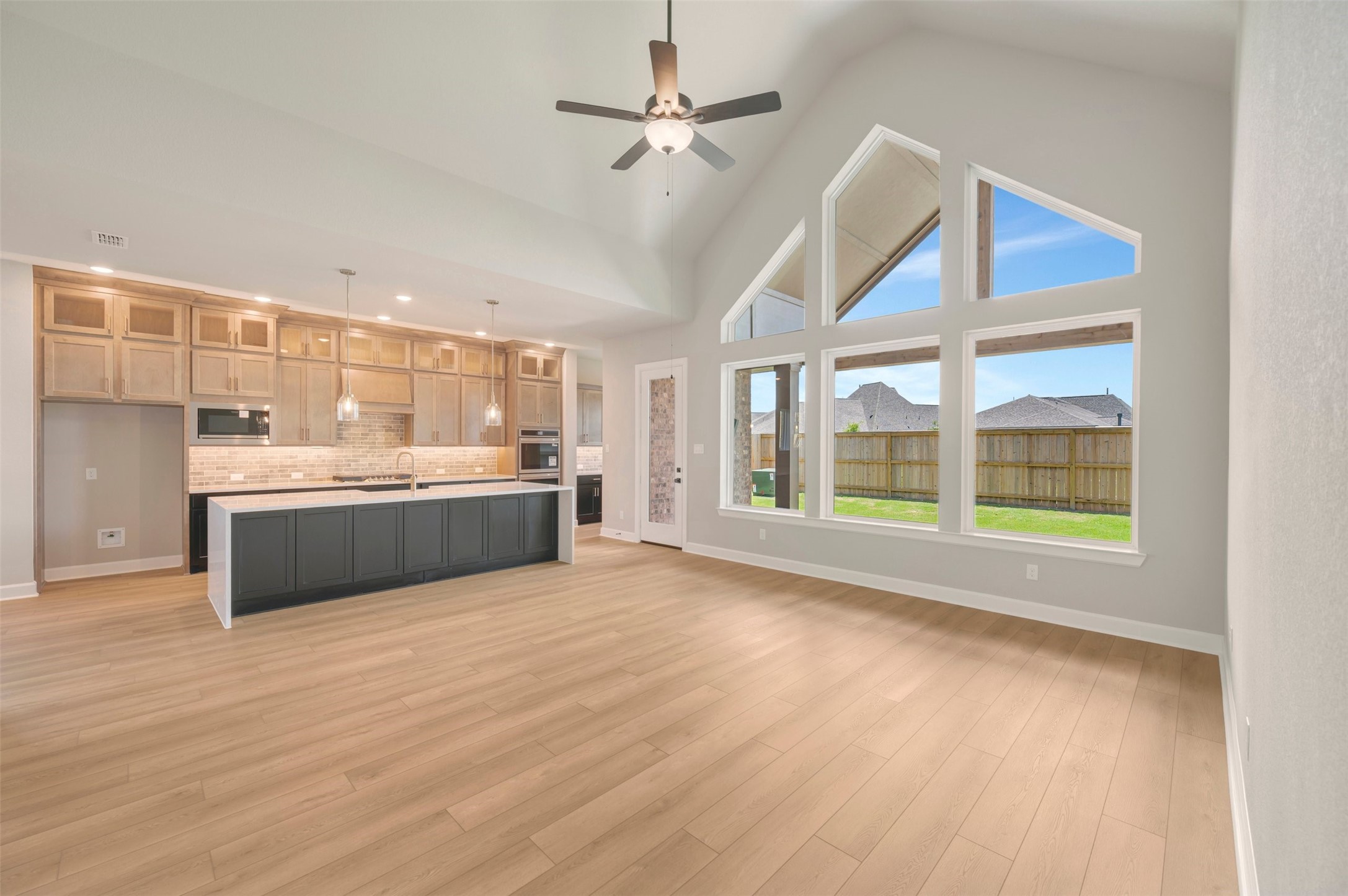 Photo does not represent actual home options and selection. Ask Sales consultant for specific selections.