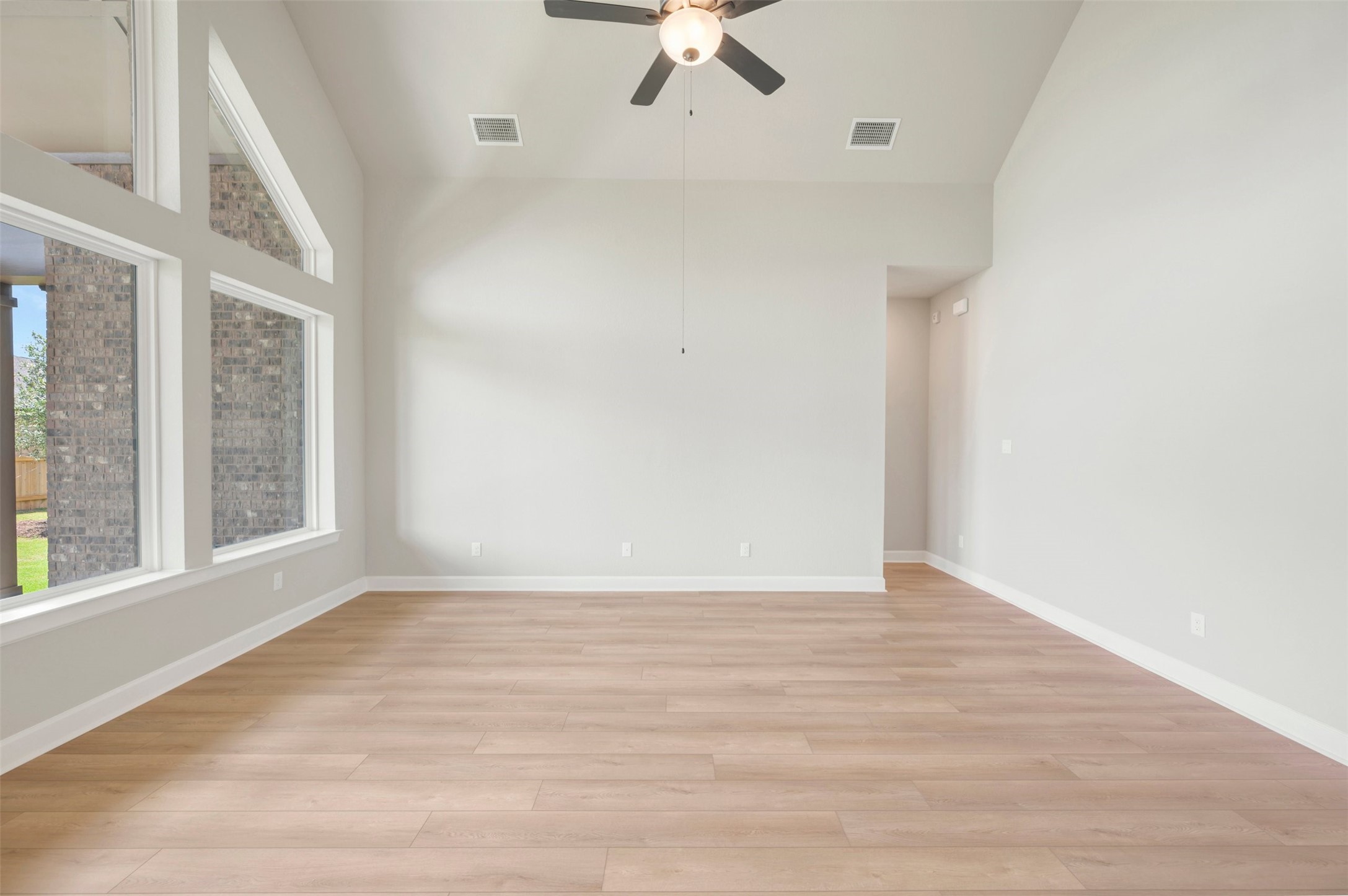 Photo does not represent actual home options and selection. Ask Sales consultant for specific selections.