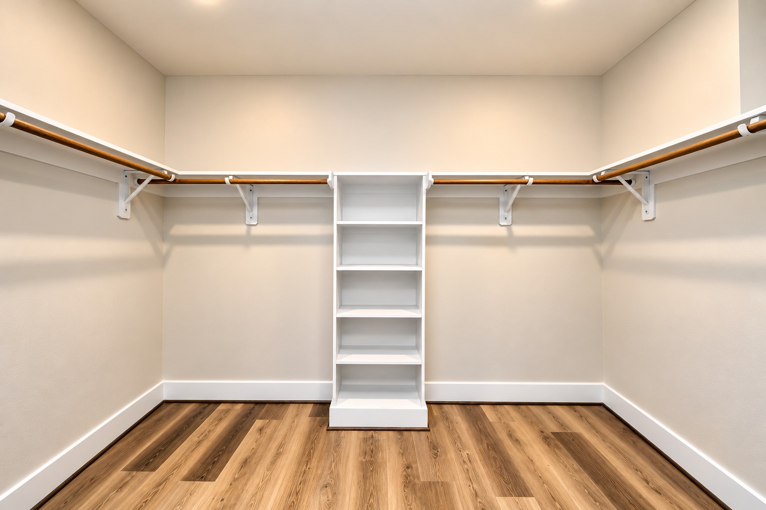 Primary bath-walk-in closet