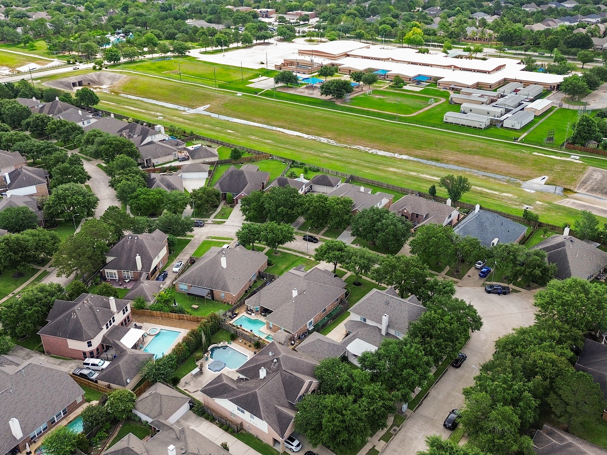 Located in the heart of Cinco Ranch and just a short walk to Kilpatrick Elementary, this home offers convenient access to exceptional amenities, scenic trails, parks, pools, shopping, and dining.