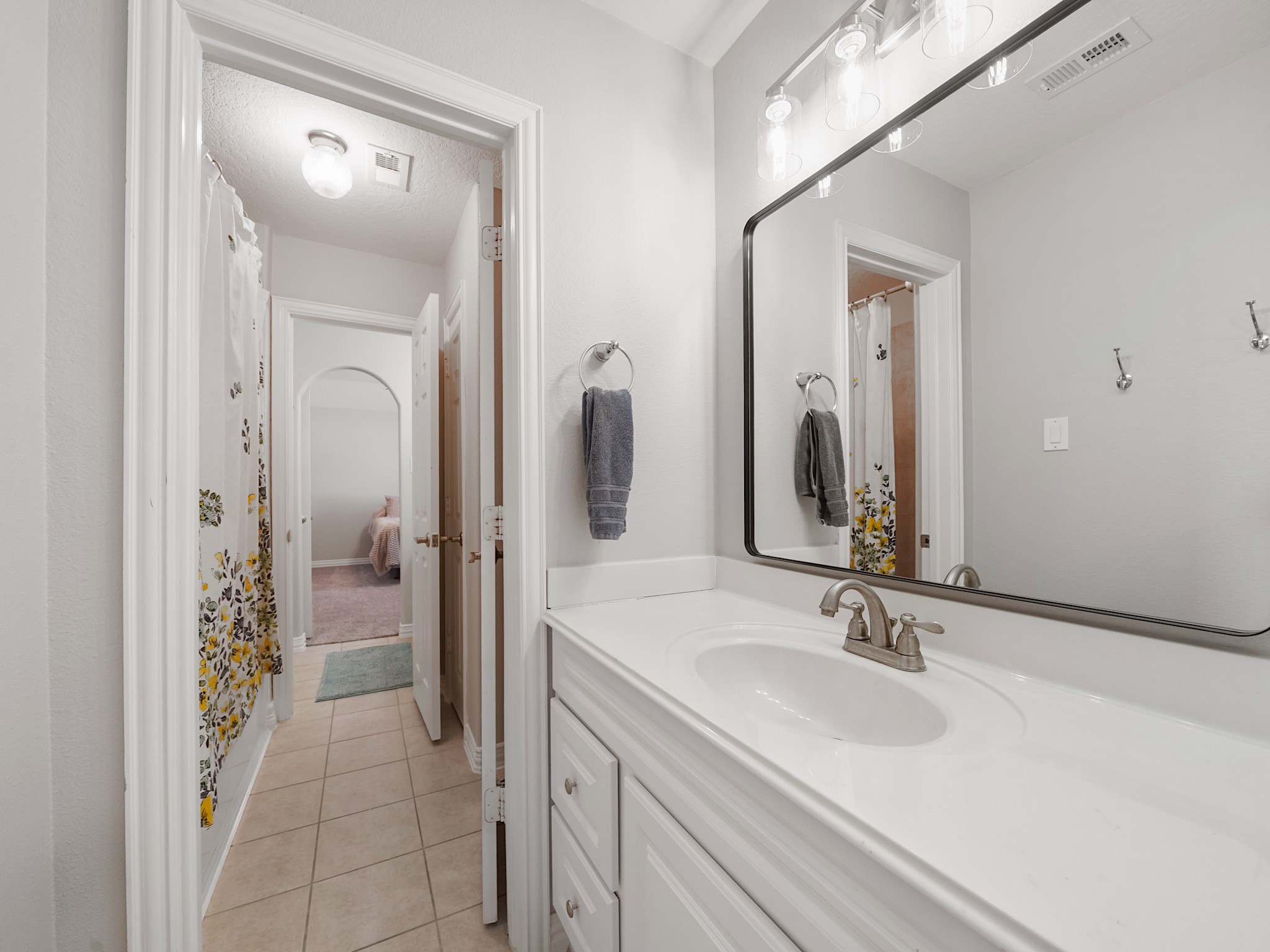 Thoughtfully designed to connect two secondary bedrooms, the Jack & Jill bath balances privacy with everyday functionality.