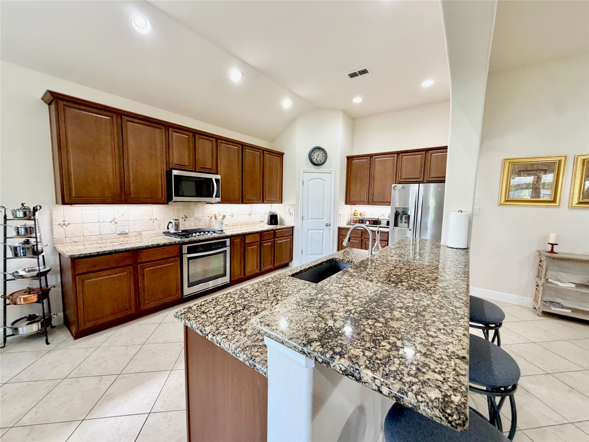 2285 Quiet Bluff Lane, League City, TX 77573