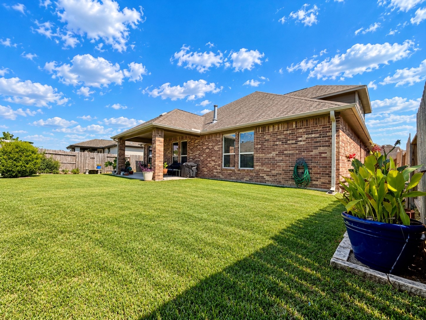 2285 Quiet Bluff Lane, League City, TX 77573