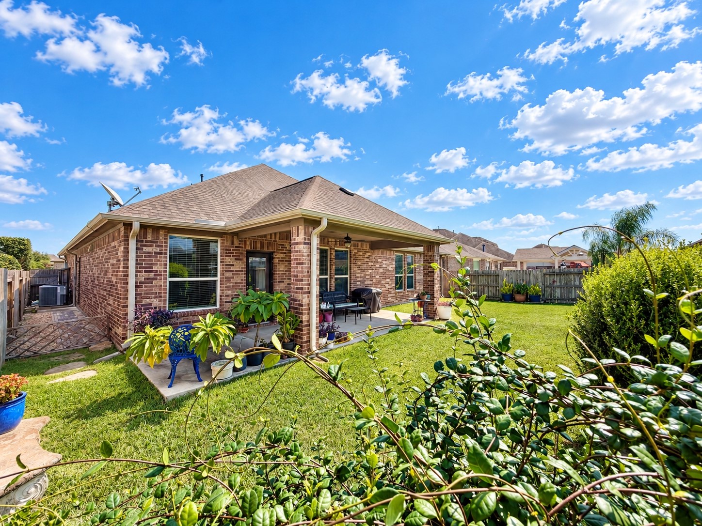 2285 Quiet Bluff Lane, League City, TX 77573