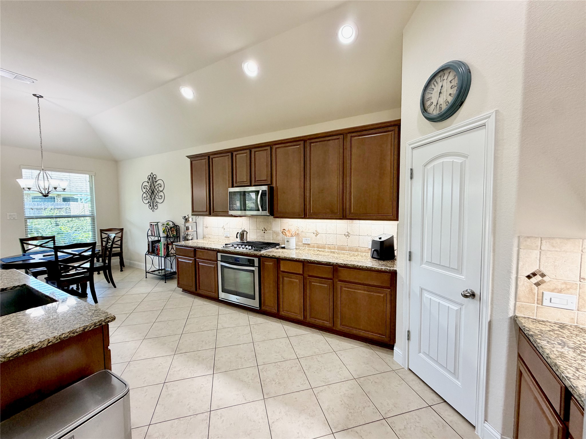 2285 Quiet Bluff Lane, League City, TX 77573