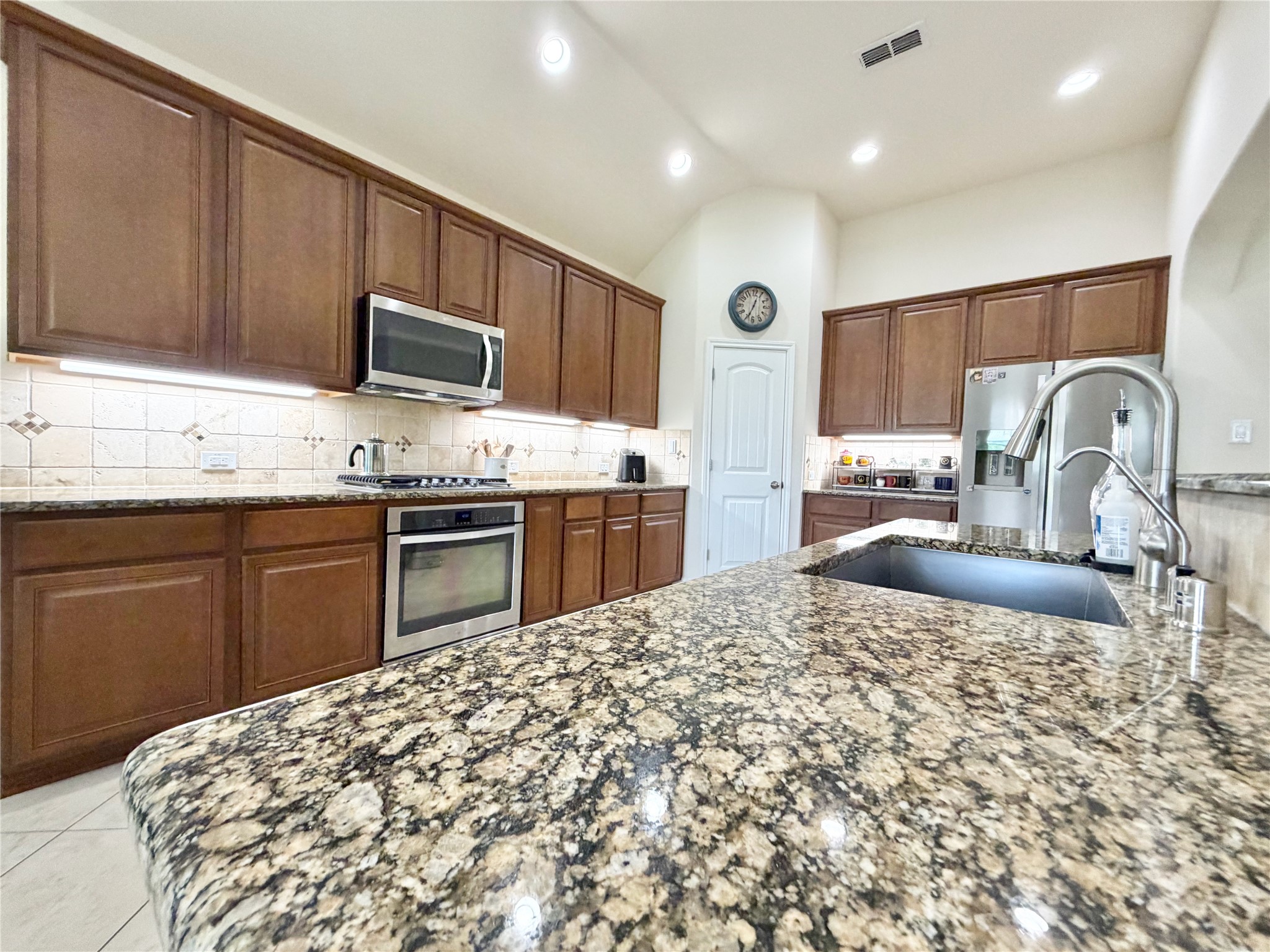 2285 Quiet Bluff Lane, League City, TX 77573