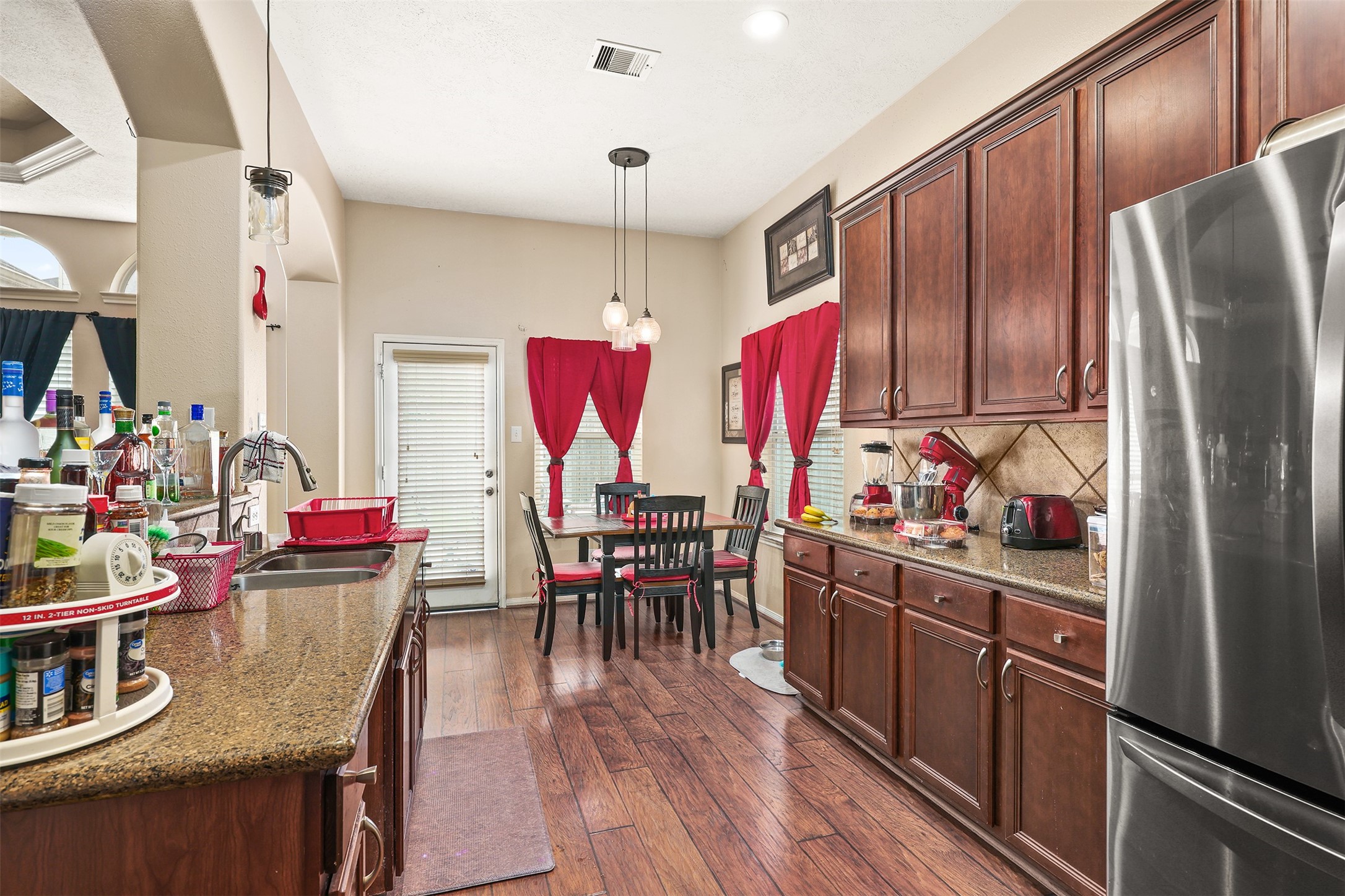 4906 Chase Stone Drive, Bacliff, TX 77518