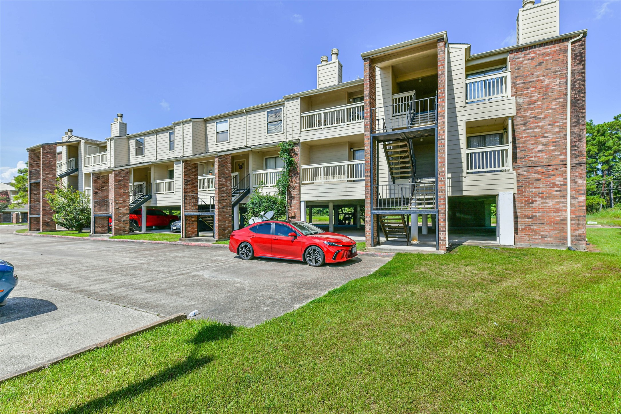 Outside view- extra parking spaces available Outside view- extra parking spaces available