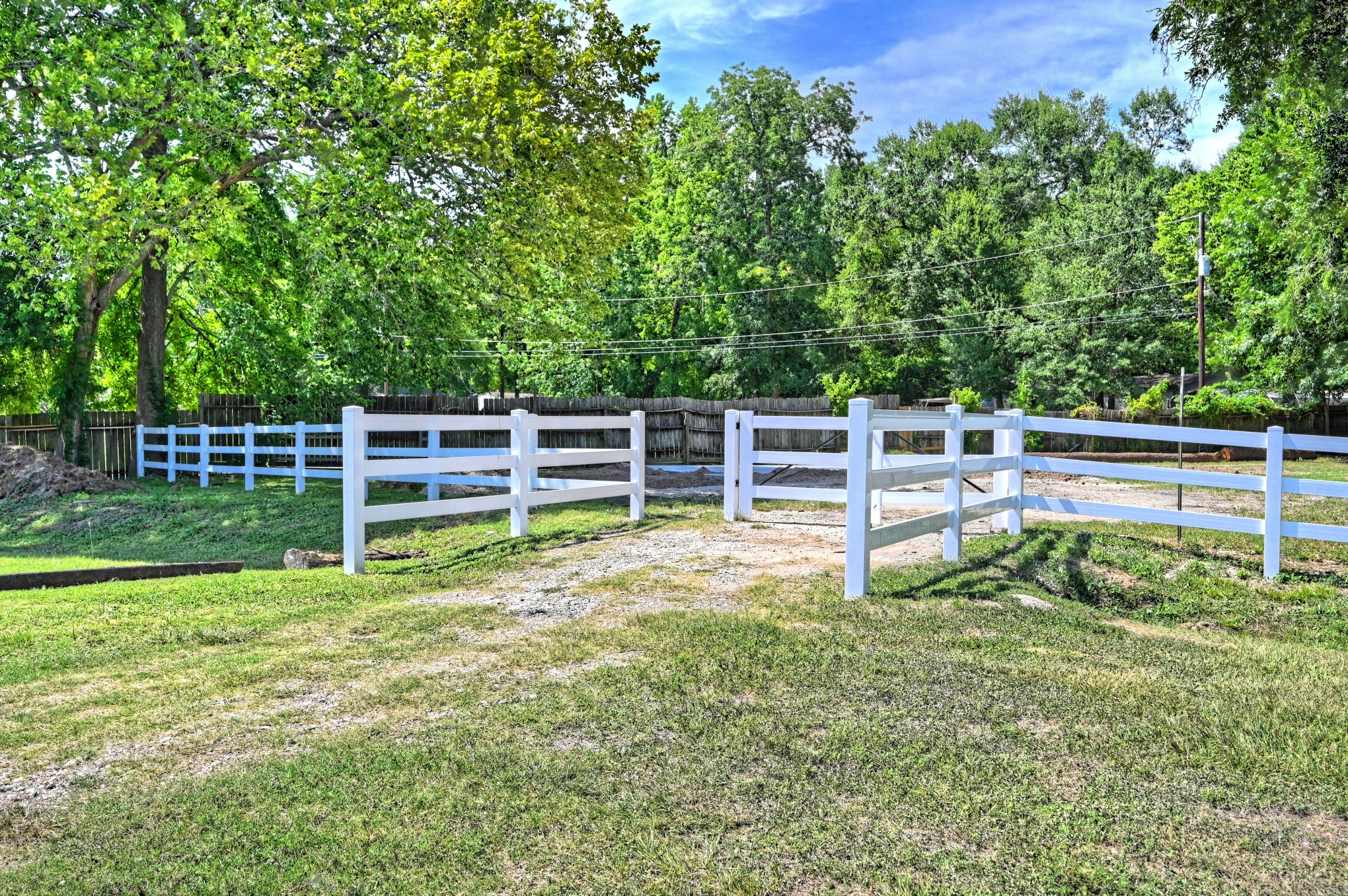 9595 DARKWOOD Street, Willis, TX 77318