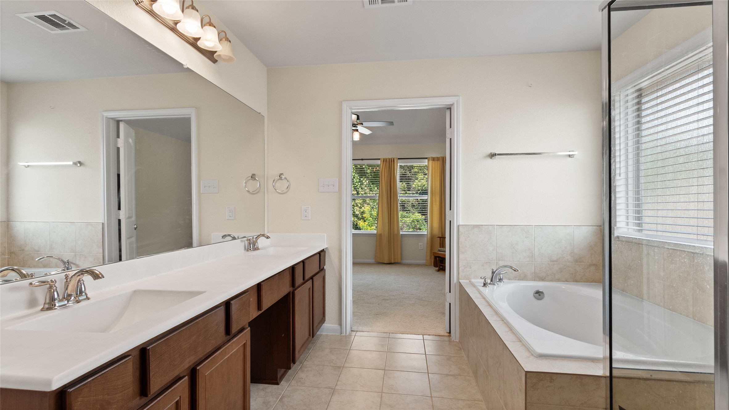 1668 Maggie Trail Drive, Alvin, TX 77511