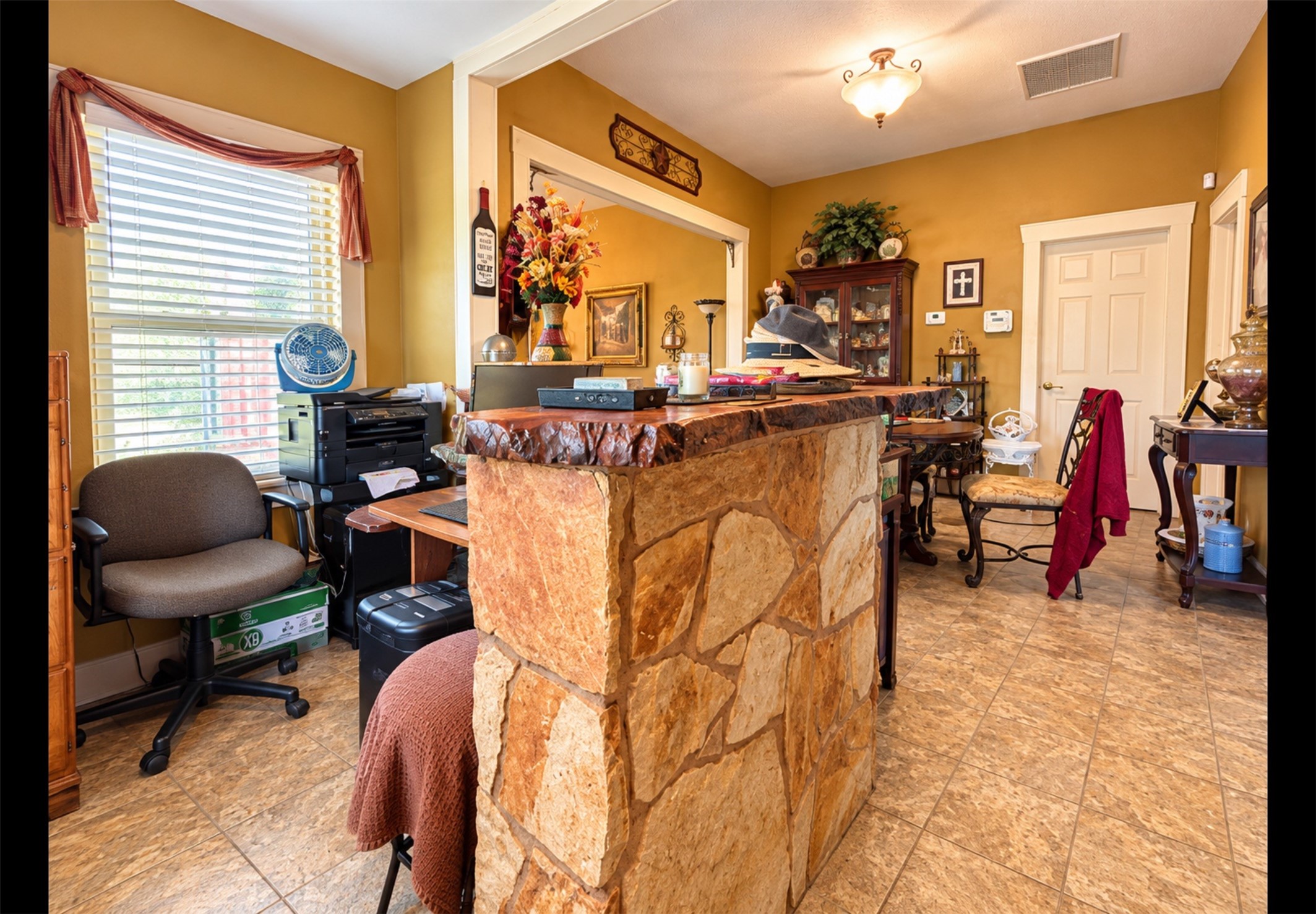 516 N Shirley Street, Alvin, TX 77511
