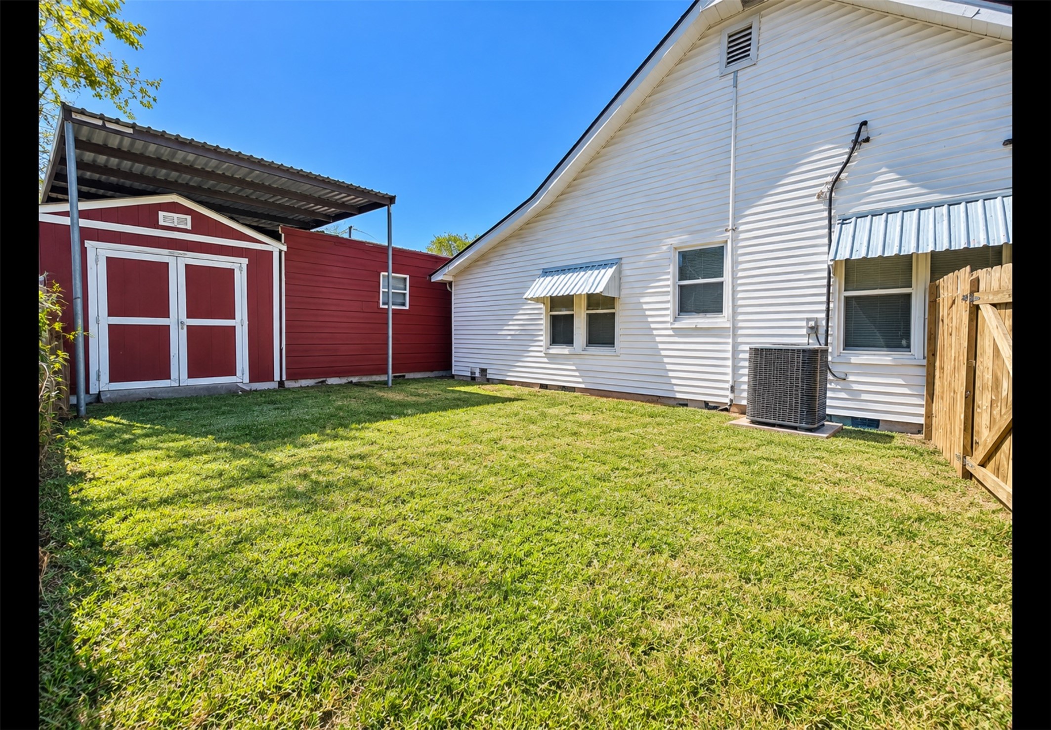 Nice size side yard...