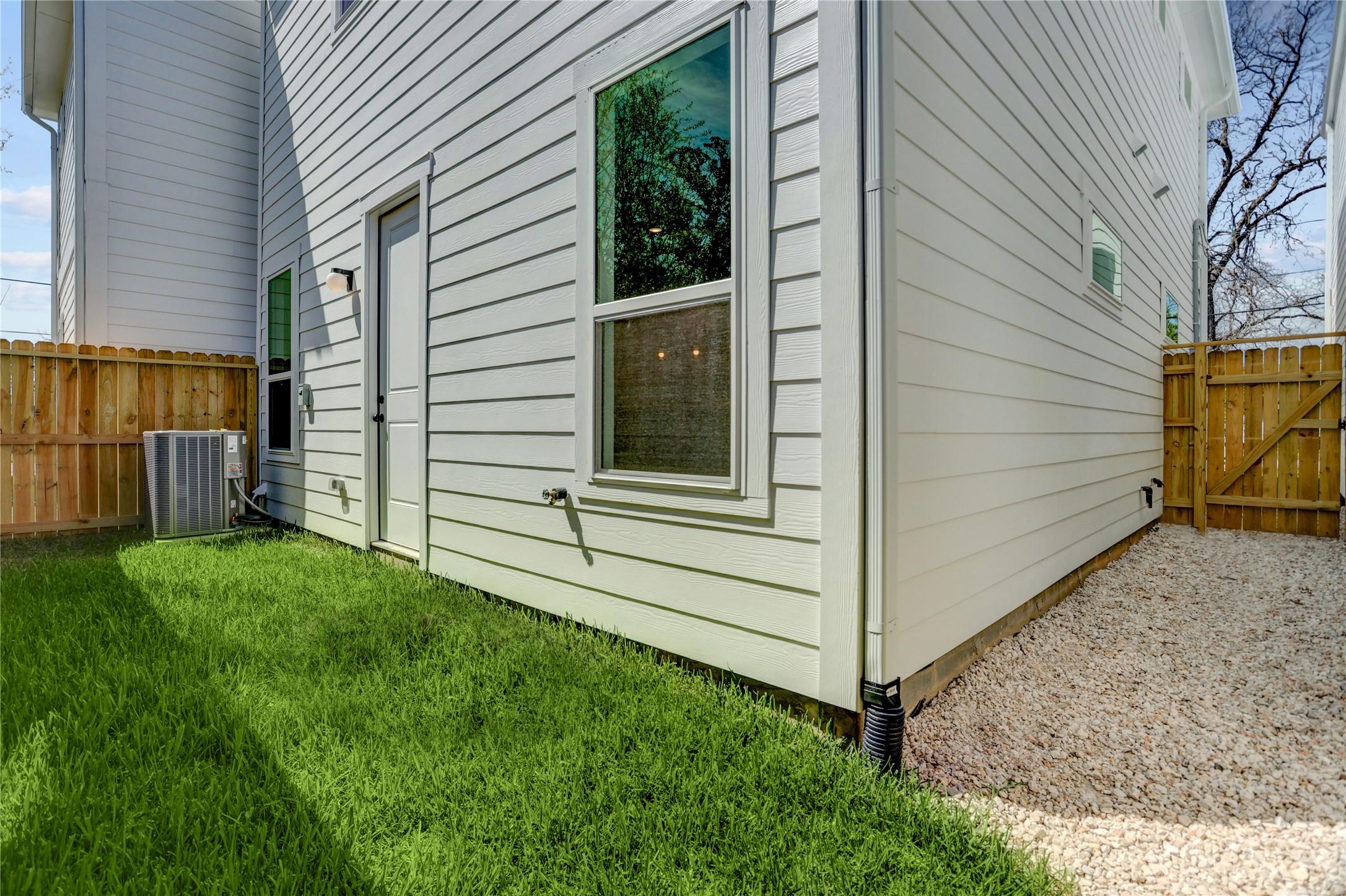 The home has a fully fenced low maintenance green space and gravel side yard.