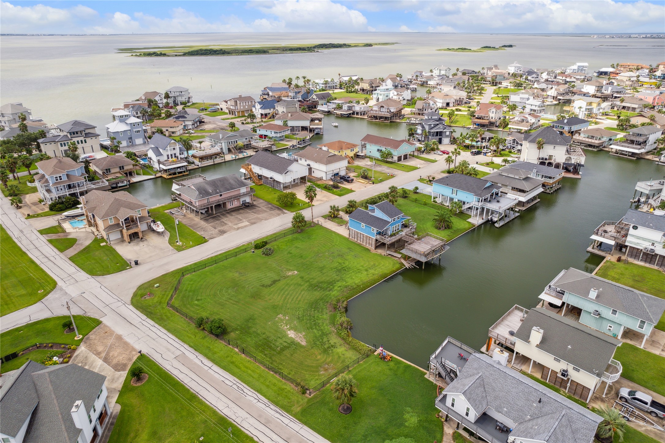 1310 & 1314 Maui Drive, Tiki Island, TX 77554