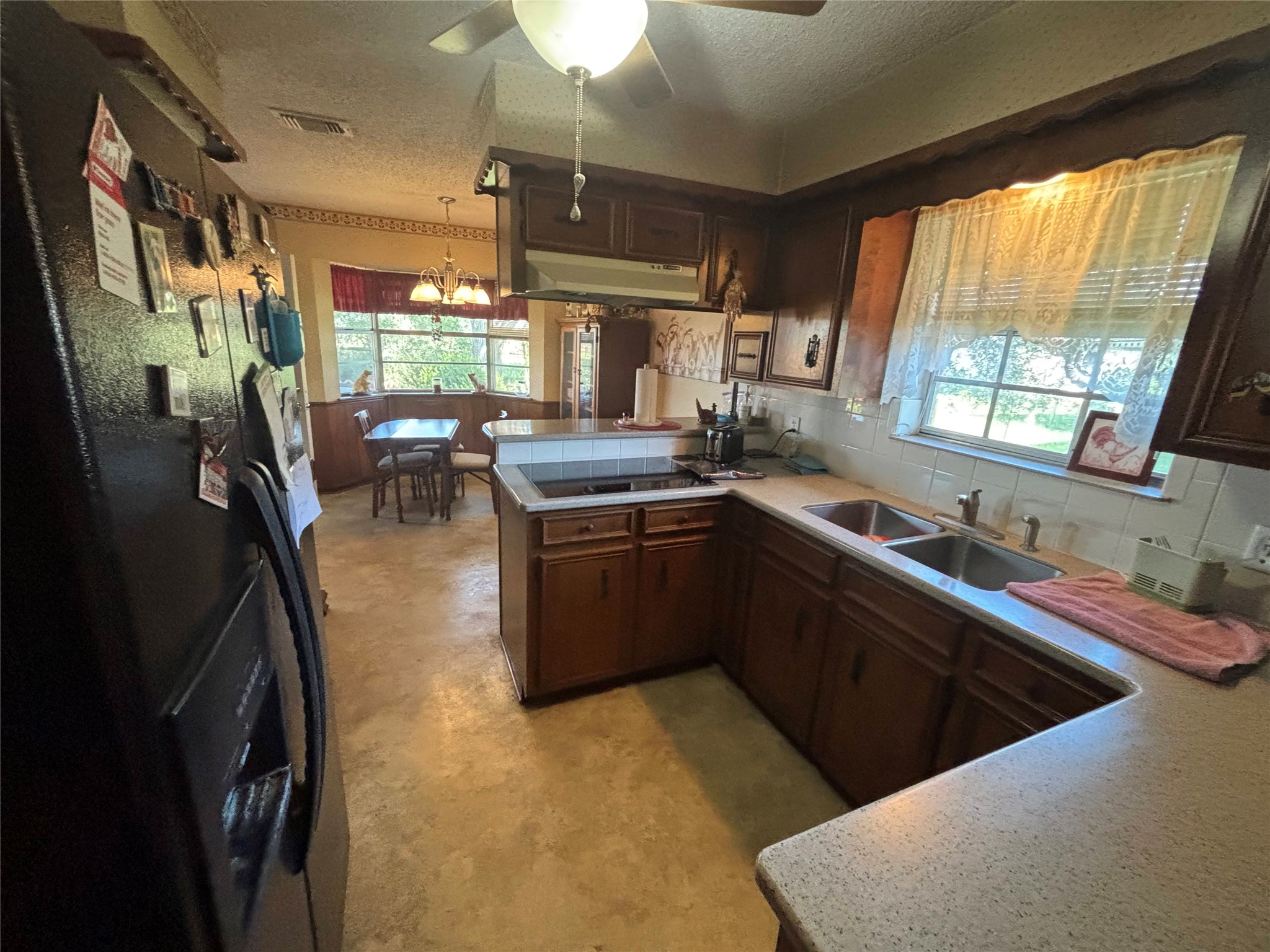 512 Francis Street, West Columbia, TX 77486