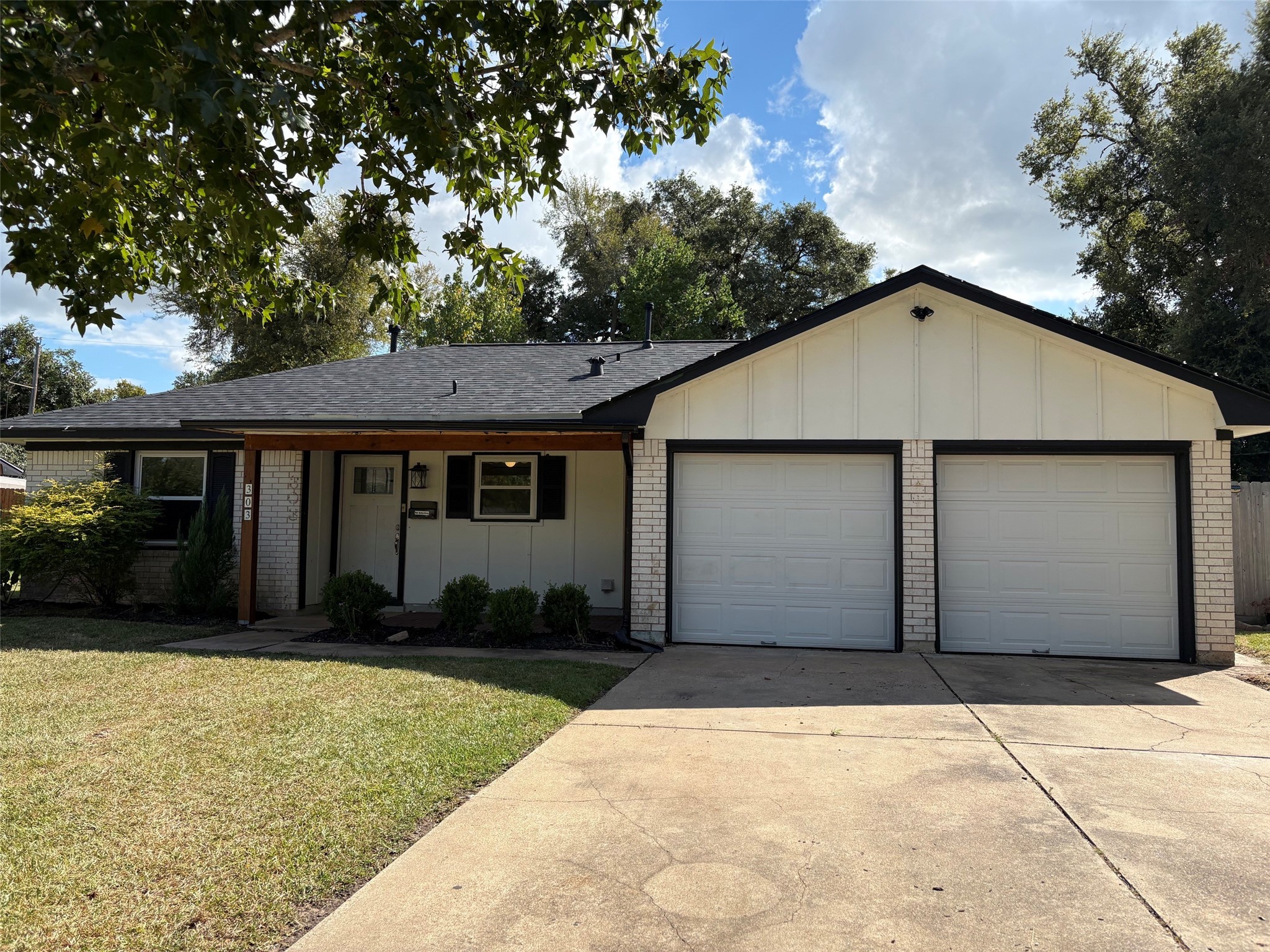303 Crestwood Street, Clute, TX 77531