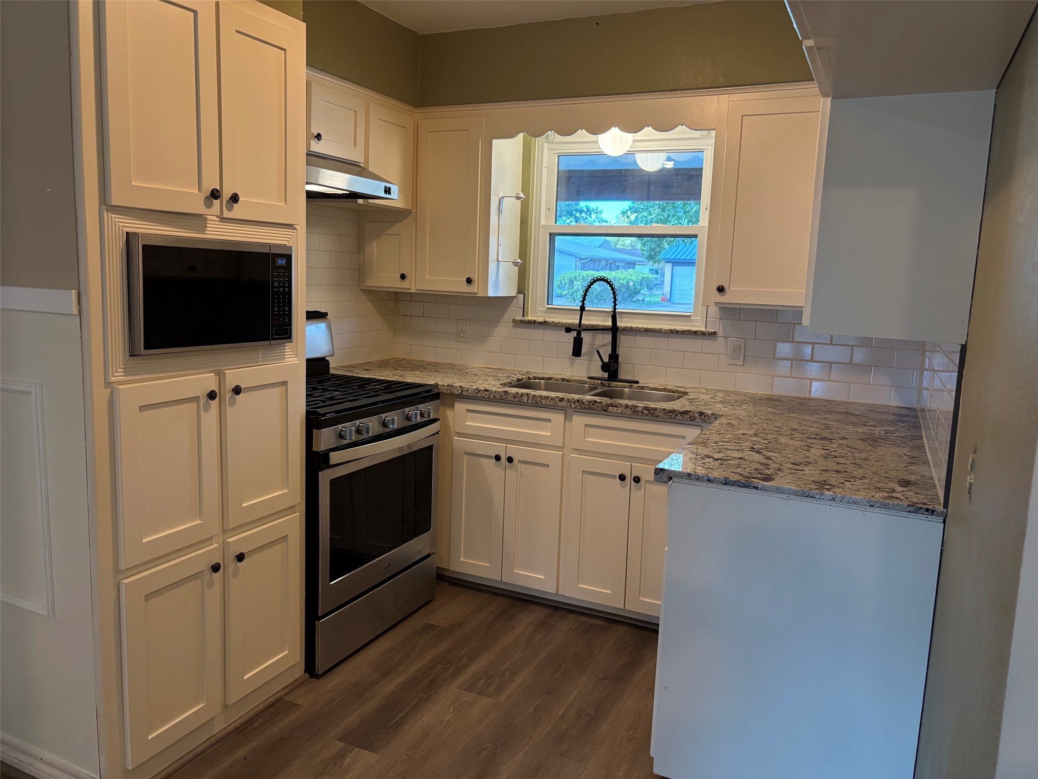 303 Crestwood Street, Clute, TX 77531