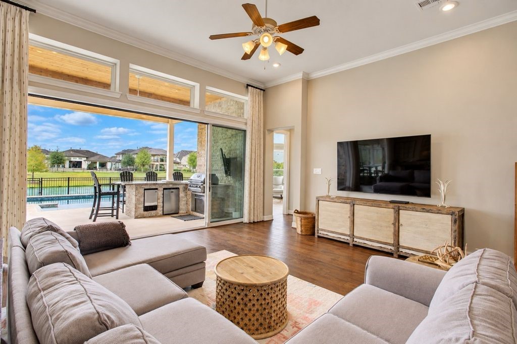 194 Monarch Trail, Sugar Land, TX 77498
