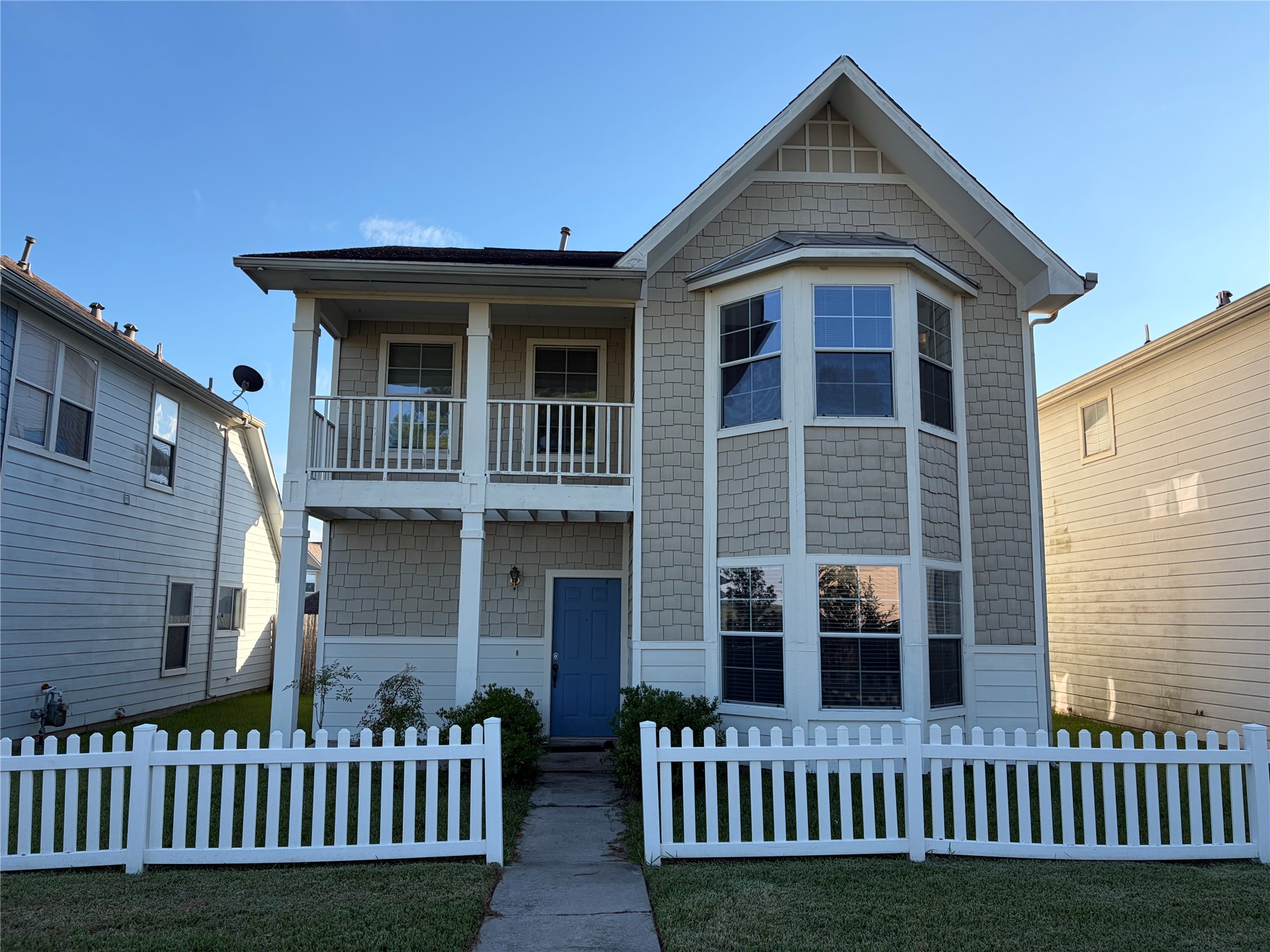 Front of Home Faces Boardwalk to the Lake Front of Home Faces Boardwalk to the Lake