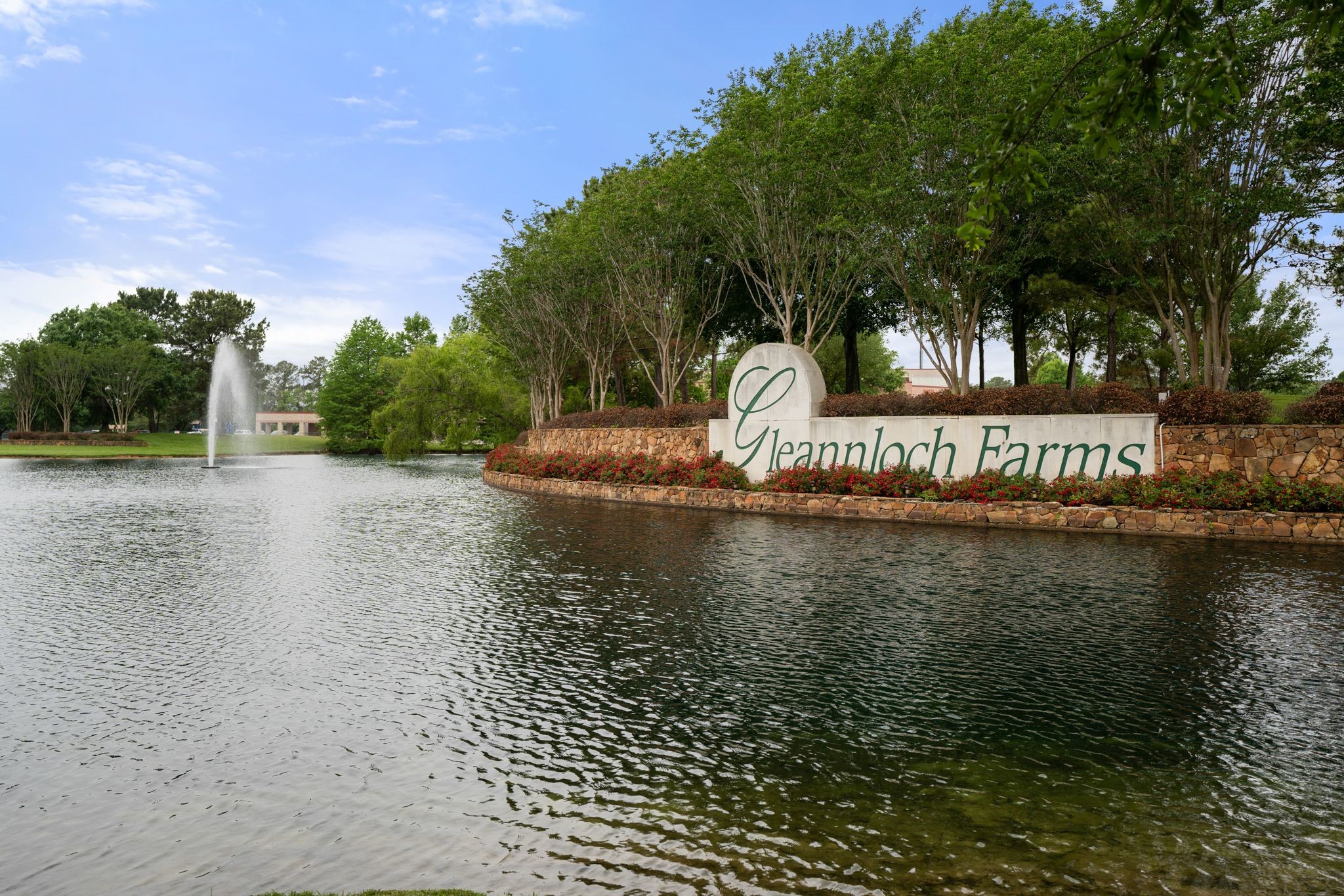 Welcome to premier master planned community of Gleannloch Farms, amenities include: 3 pools, tennis courts, catch & release lakes, boat house, dog park, on-site equestrian center, walking/bike trails, fitness center, 21-acre Athletic Center w/baseball fields, volleyball, soccer, pickleball courts, multiple playgrounds & 27 hole Gleannloch Pines golf course & Club.
