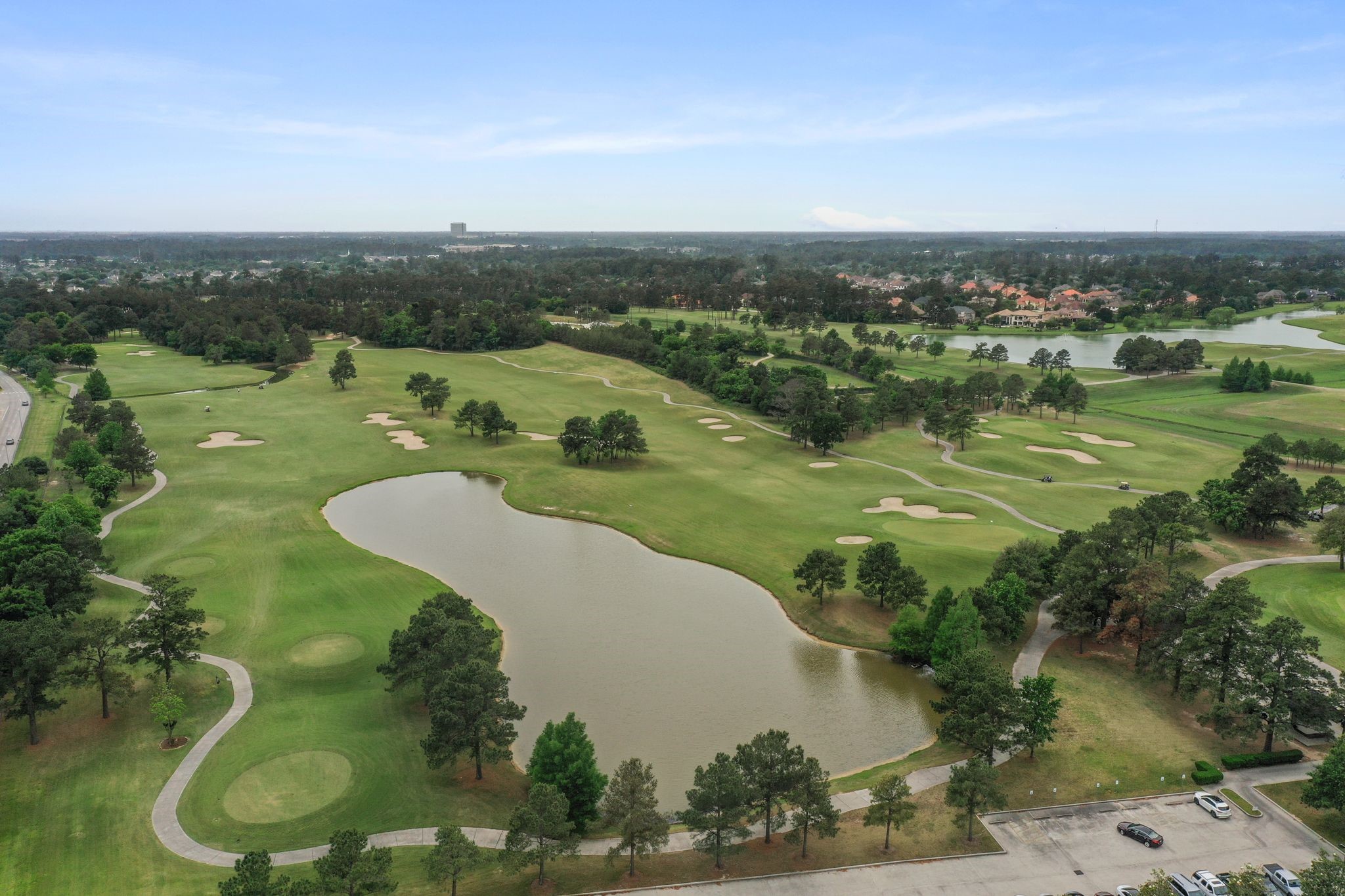 Gleannloch Golf Course is a semi-private 27-hole GOLF club featuring a clubhouse, enjoy the ultimate round of golf, fabulous views and elegant surroundings where you get to spend the day on the golf course without leaving the neighborhood.