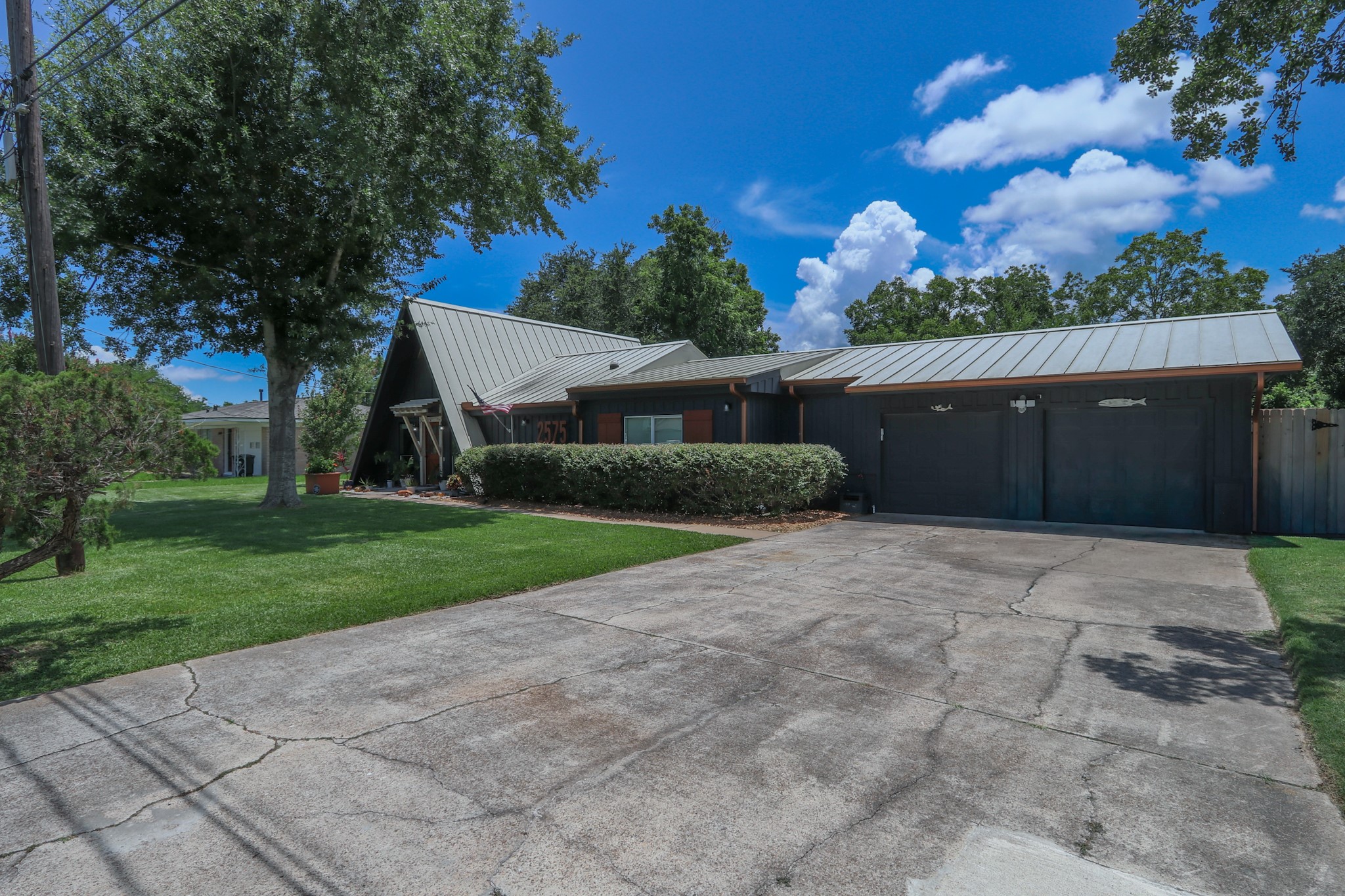 Oversized 2 Car Garage offers plenty of storage space & 2 cars... Wide drive that could accomodate 4-6 vehicles.