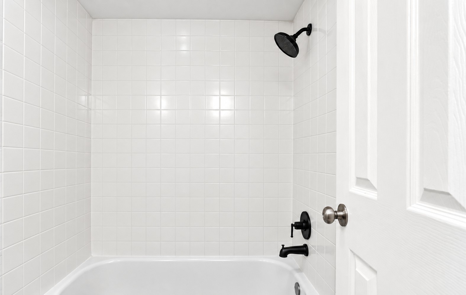 Another angle of the shower/tub combo in the primary bathroom!