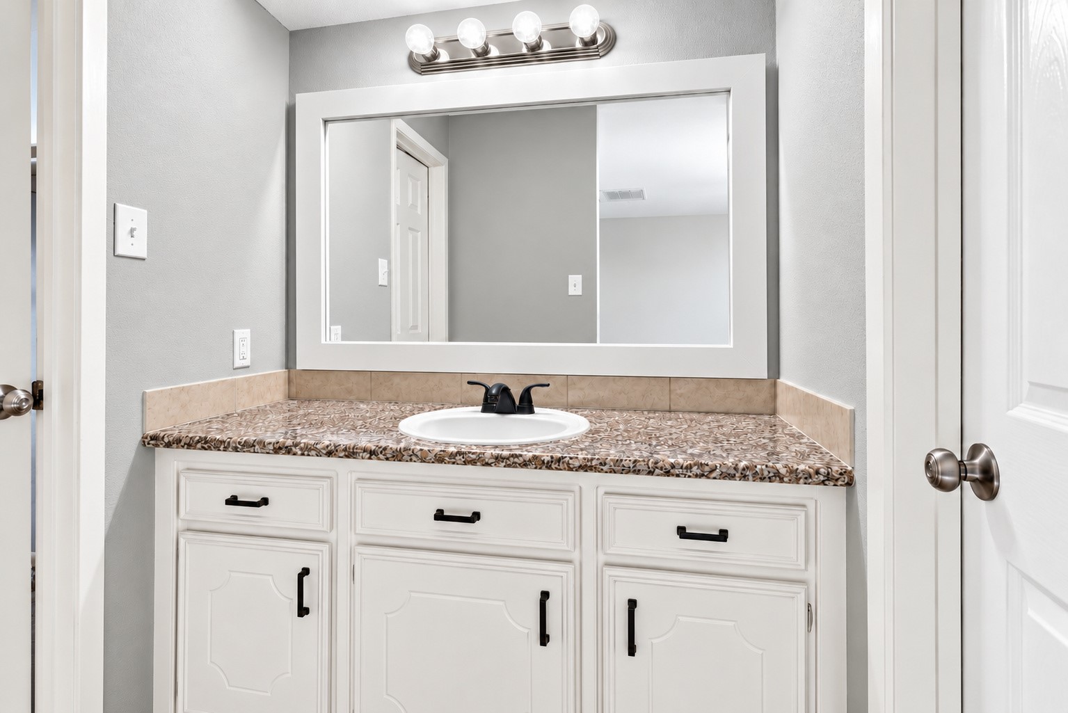 The vanity in the primary En Suite!