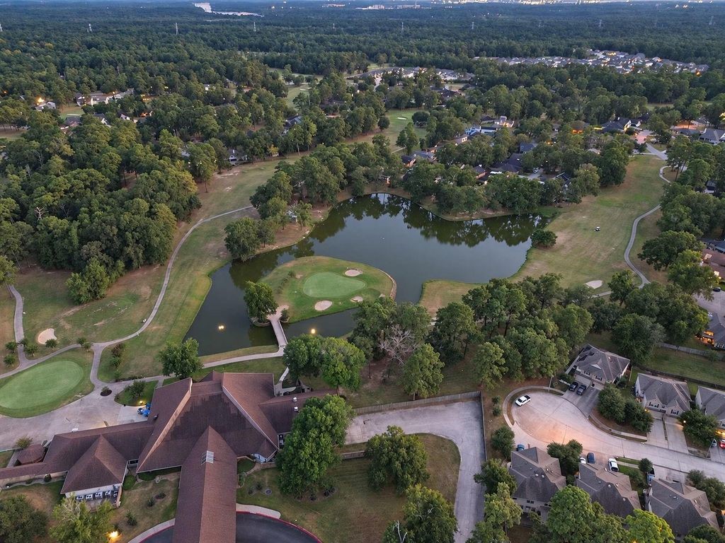 Drone shots showcasing the golf course right in the neighborhood.
