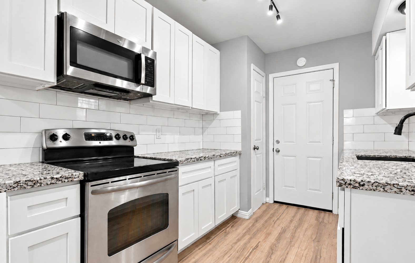 Another angle of the kitchen!