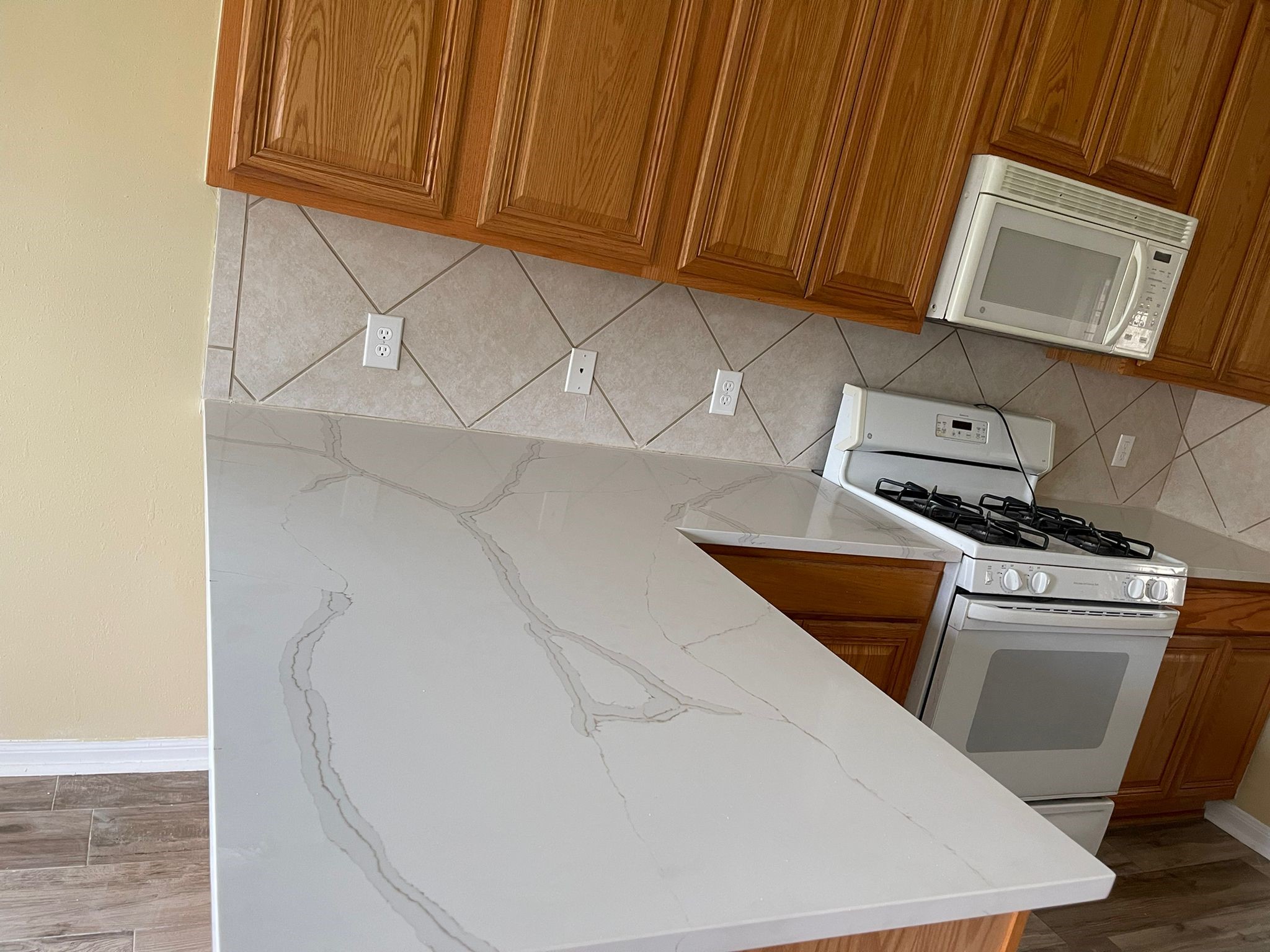 6030 Bassetdale Lane, Houston, TX 77084 6030 Bassetdale Lane, Houston, TX 77084