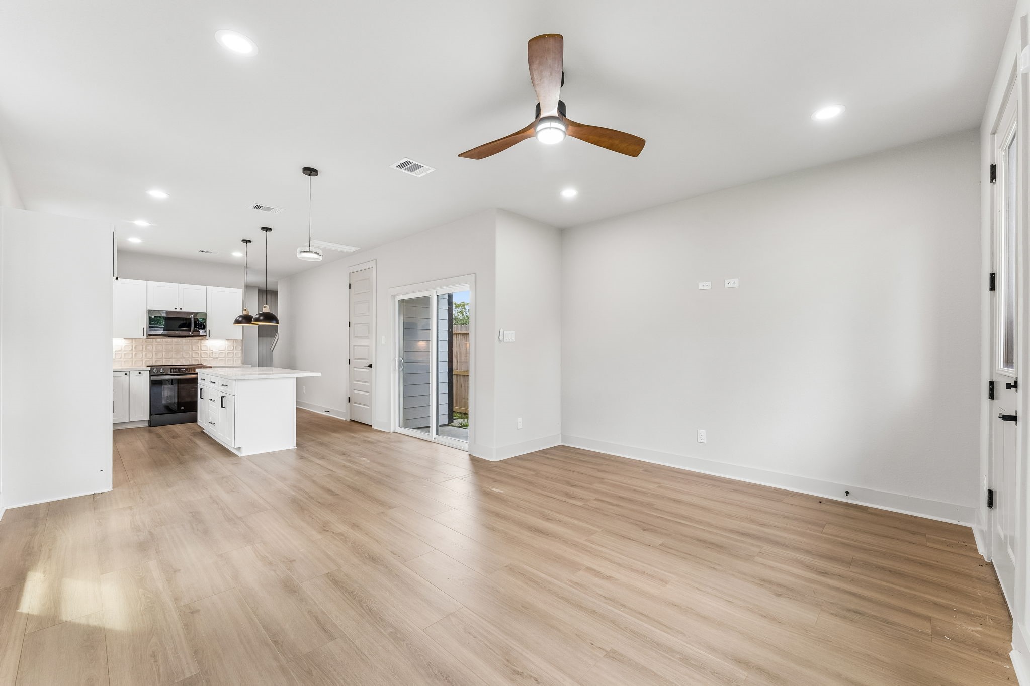 8027 BETTY BOOP Street, Houston, TX 77028