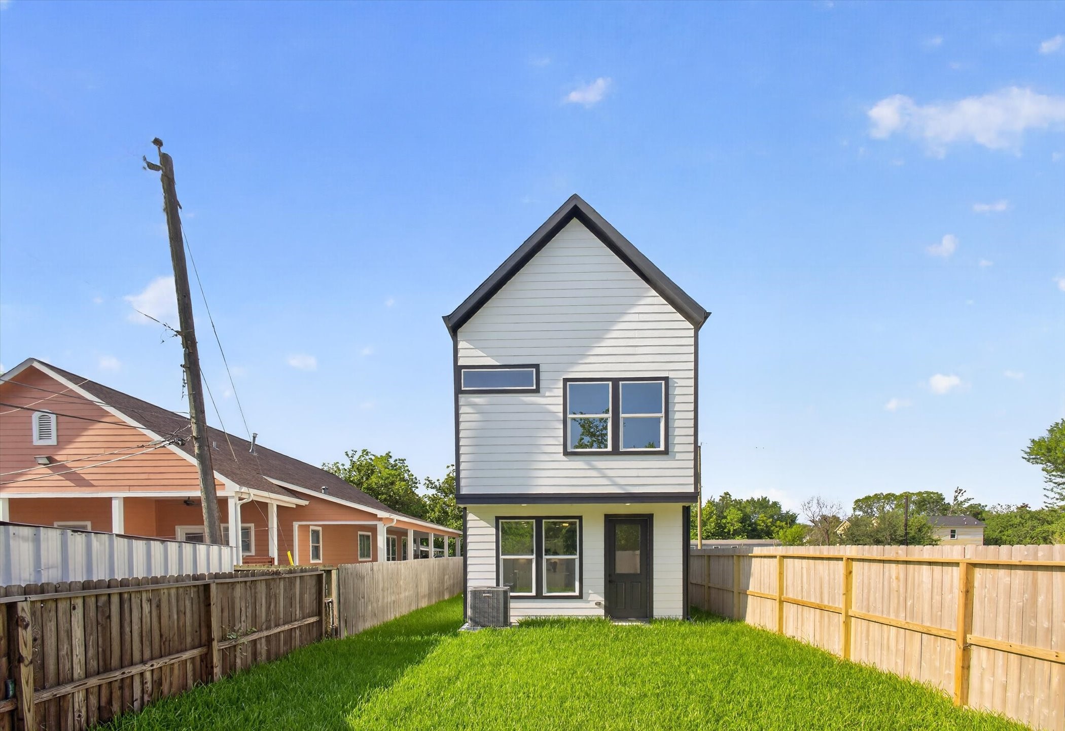 Nice backyard ready for your next cookout!