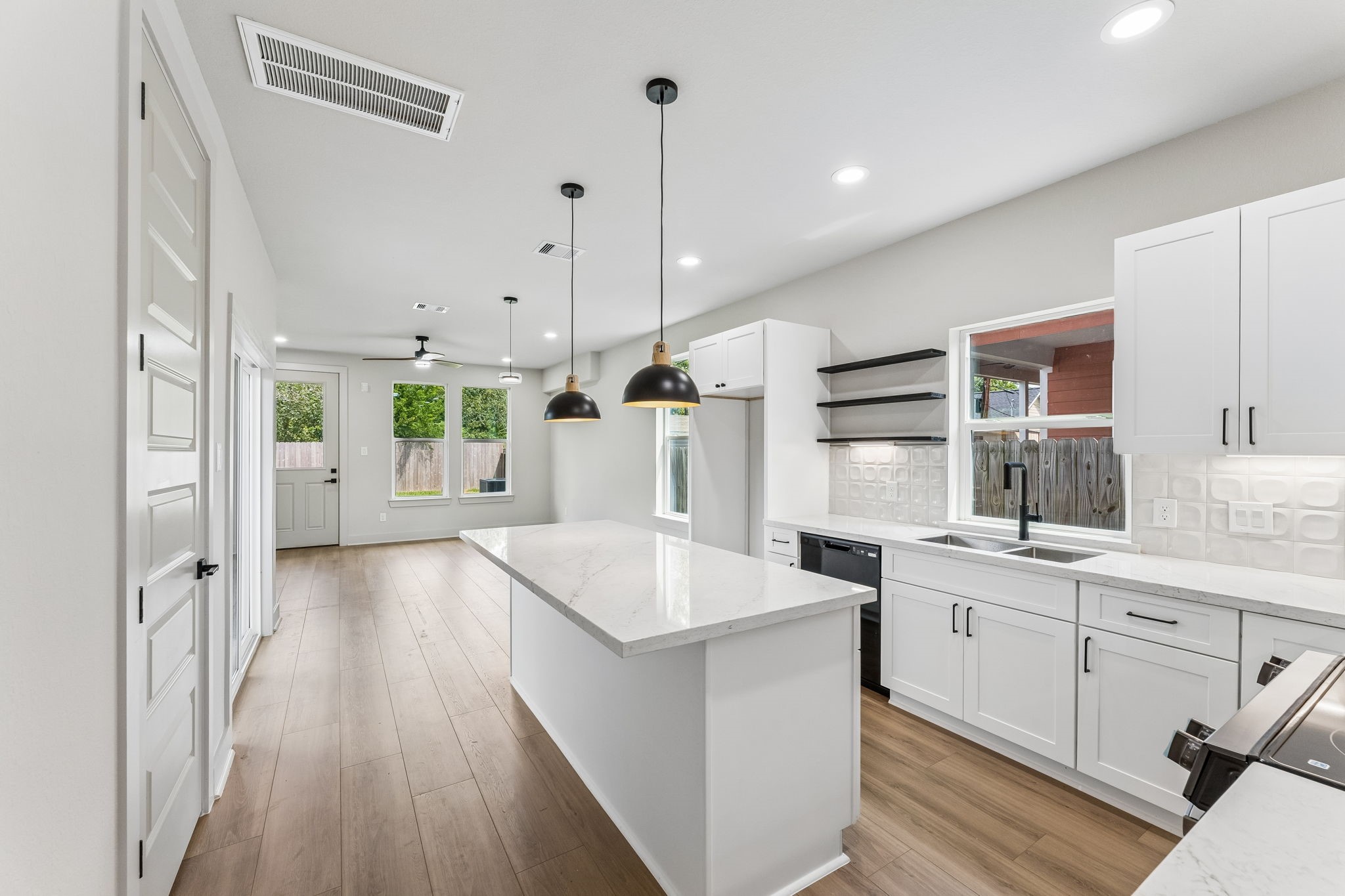 8027 BETTY BOOP Street, Houston, TX 77028