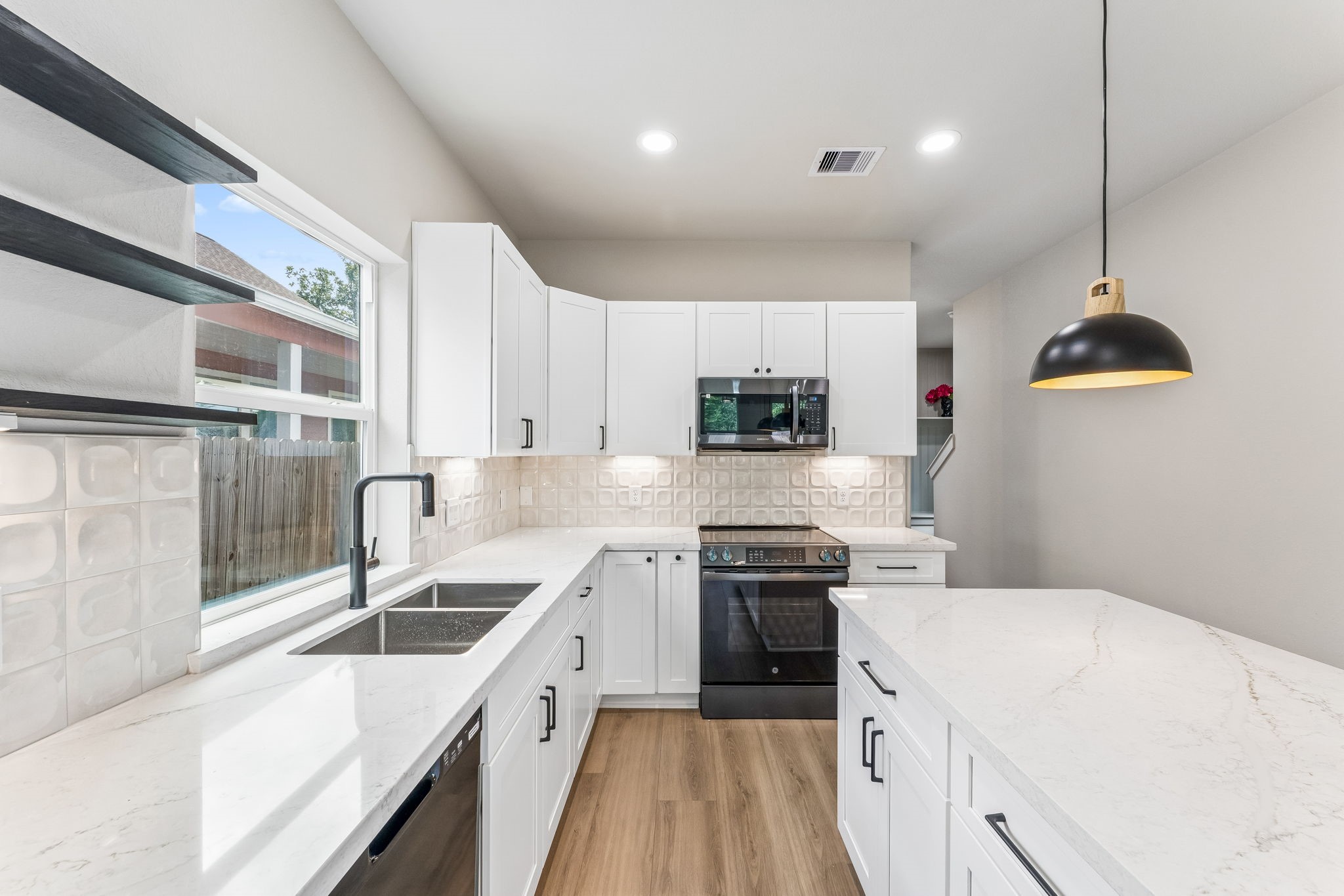 8027 BETTY BOOP Street, Houston, TX 77028