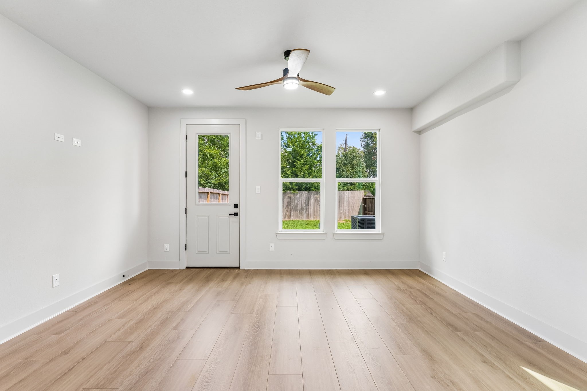 8027 BETTY BOOP Street, Houston, TX 77028