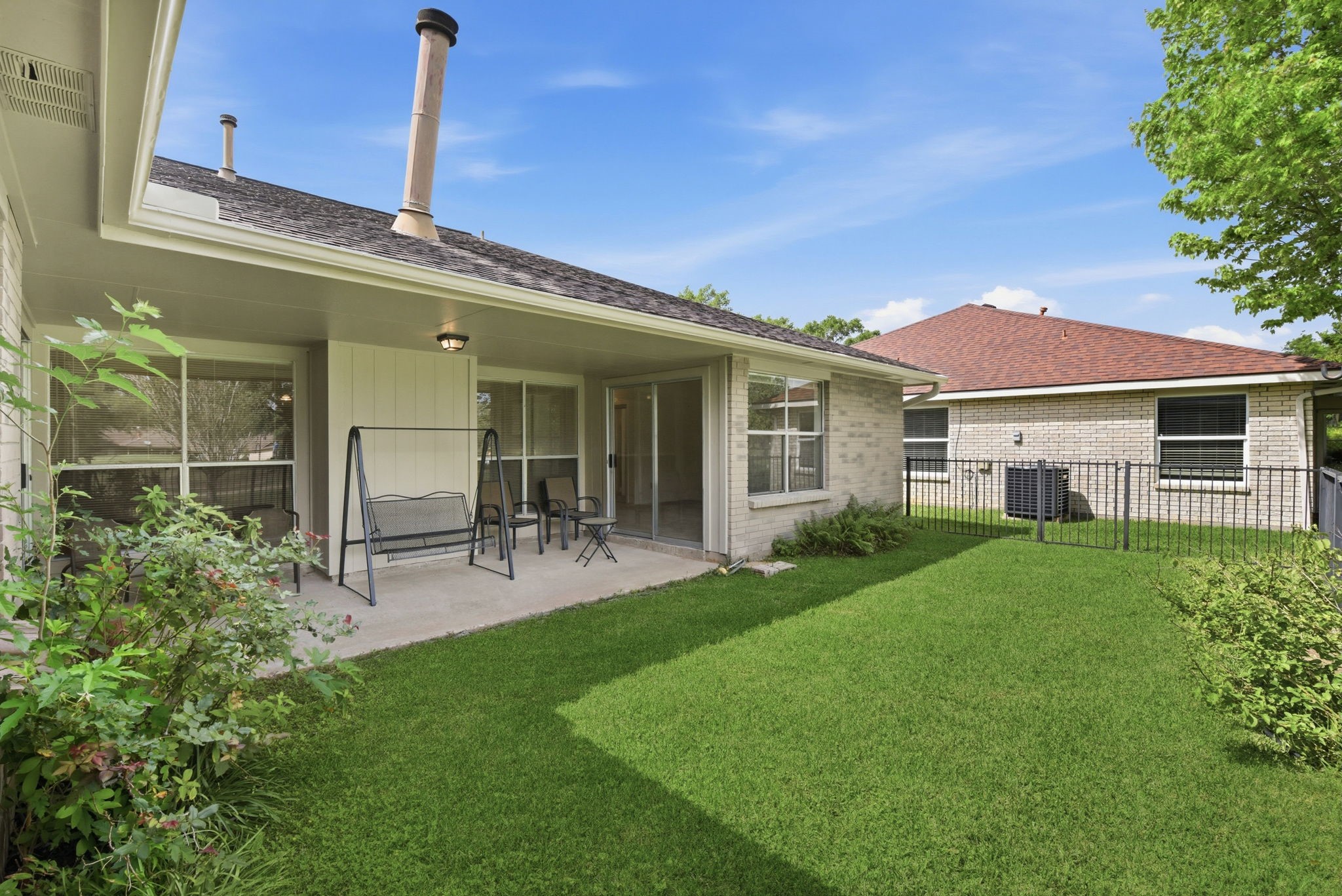 2739 S Peach Hollow Circle, Pearland, TX 77584