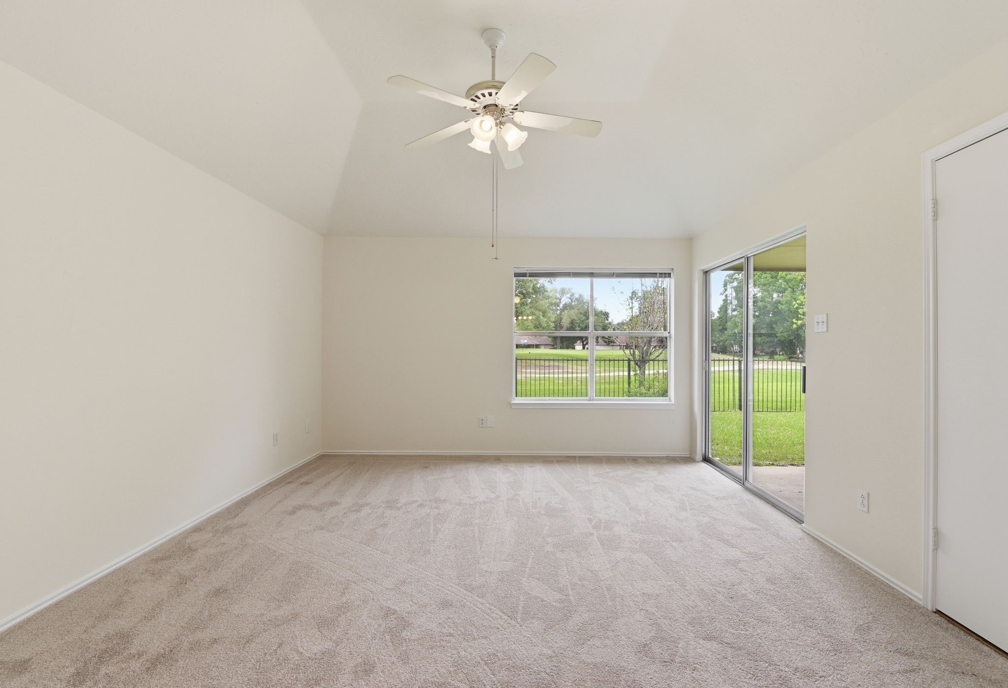 2739 S Peach Hollow Circle, Pearland, TX 77584