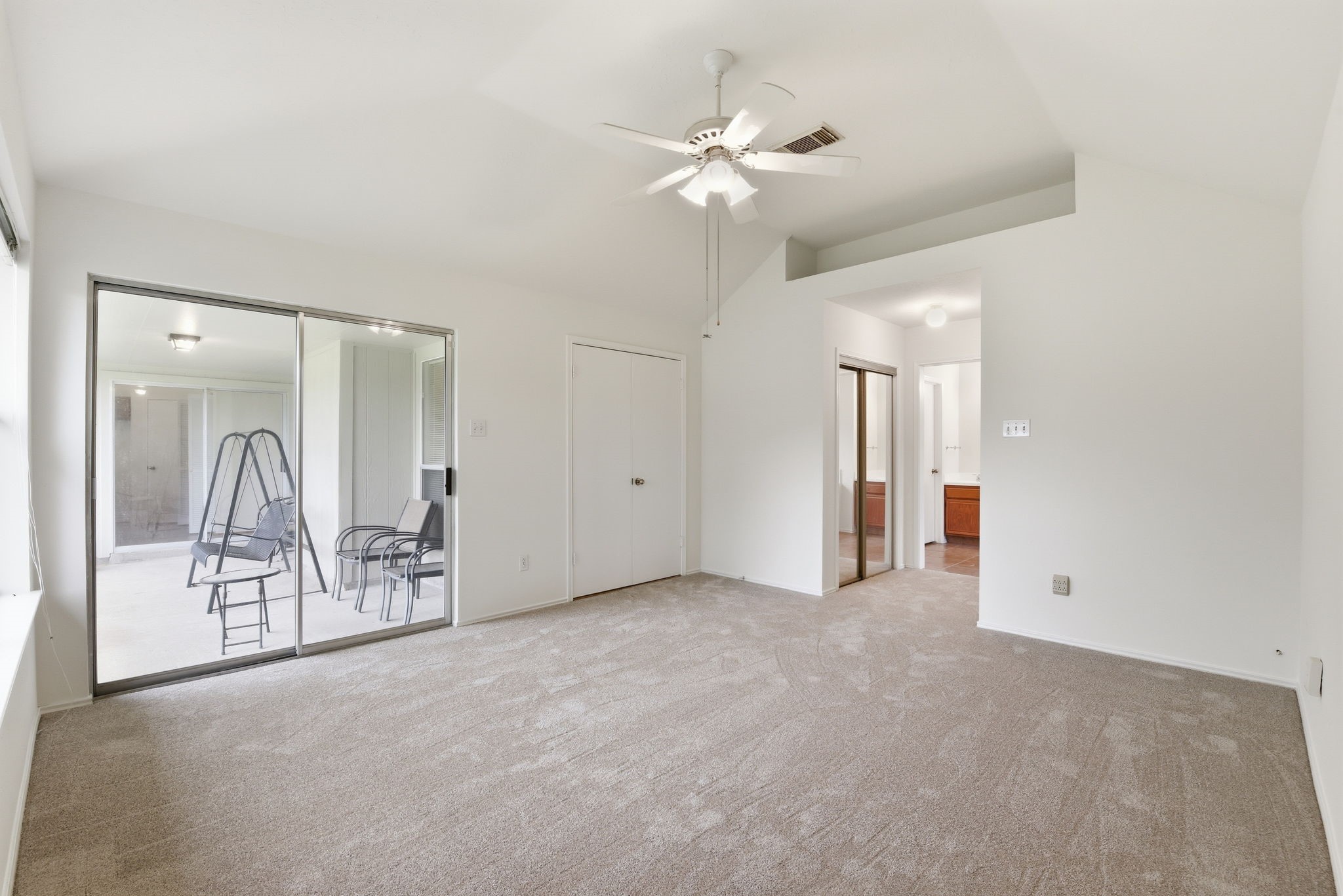 2739 S Peach Hollow Circle, Pearland, TX 77584