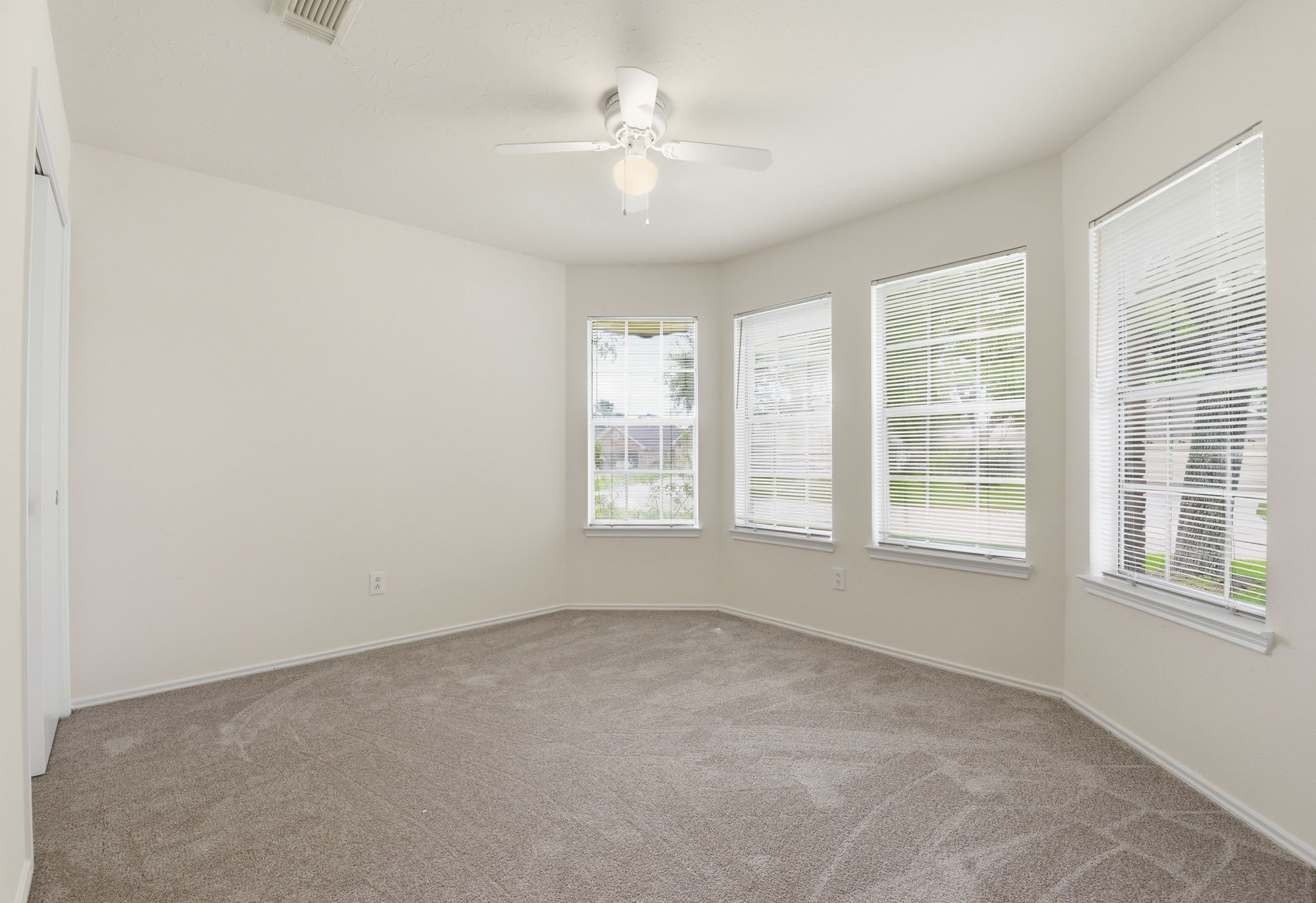 2739 S Peach Hollow Circle, Pearland, TX 77584