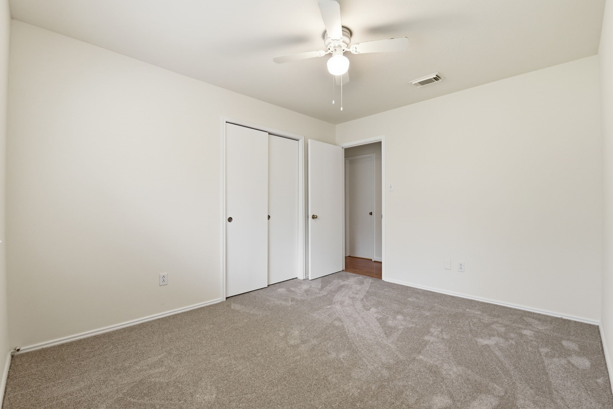 2739 S Peach Hollow Circle, Pearland, TX 77584