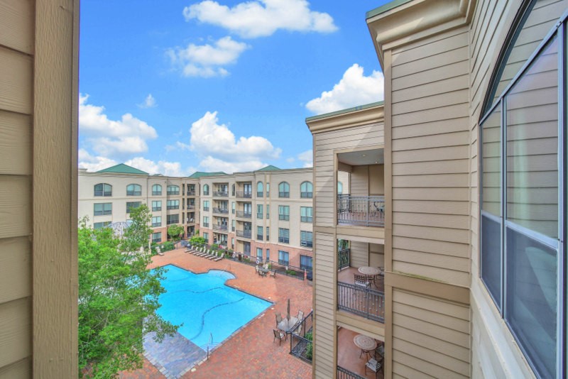 The courtyard and sparling pool views form balony.