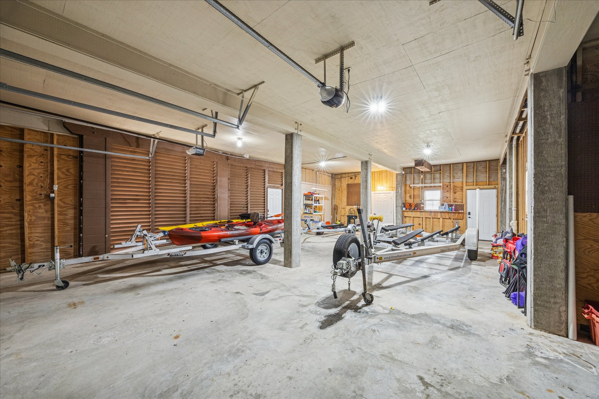 115 Bamaku Bend, Tiki Island, TX 77554