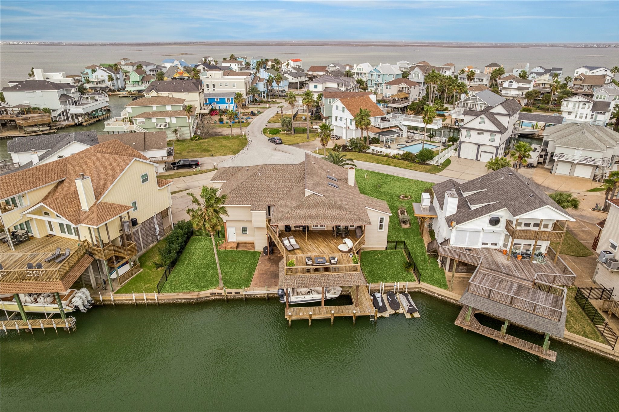 115 Bamaku Bend, Tiki Island, TX 77554