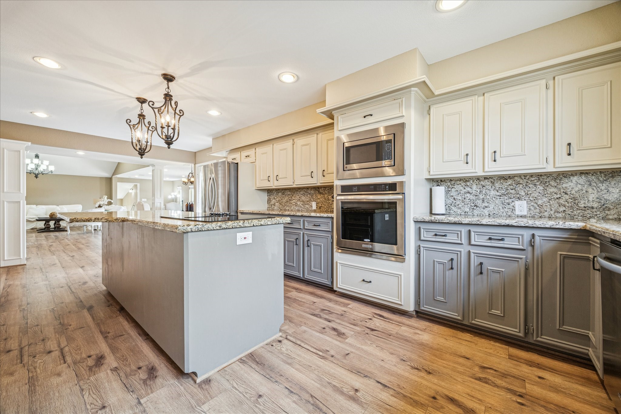 115 Bamaku Bend, Tiki Island, TX 77554