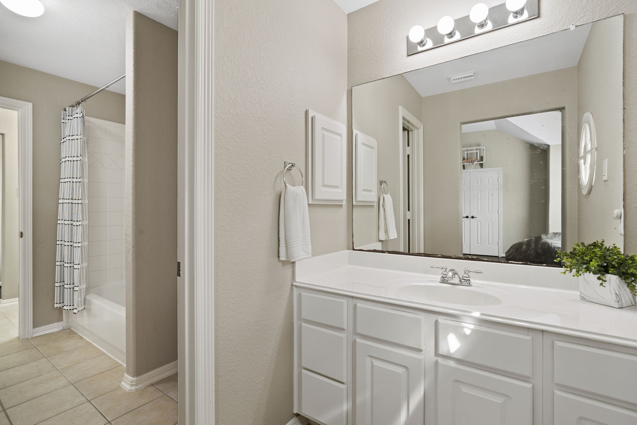4502 Creek Point Lane, Missouri City, TX 77459