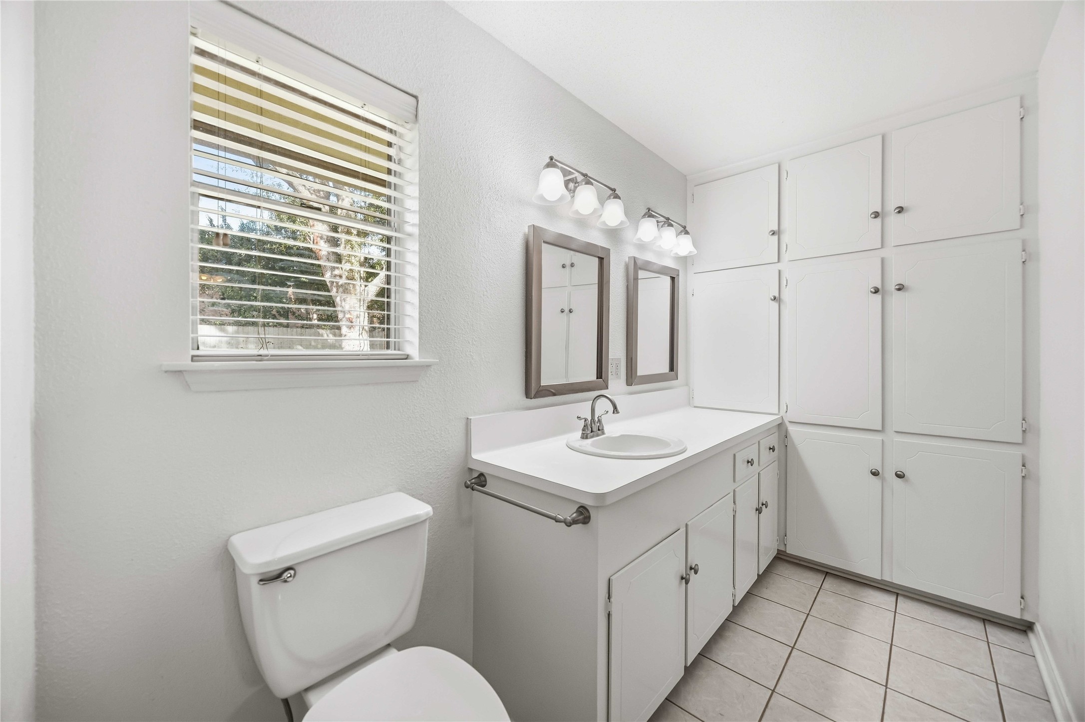1218 S Booth Lane, Alvin, TX 77511
