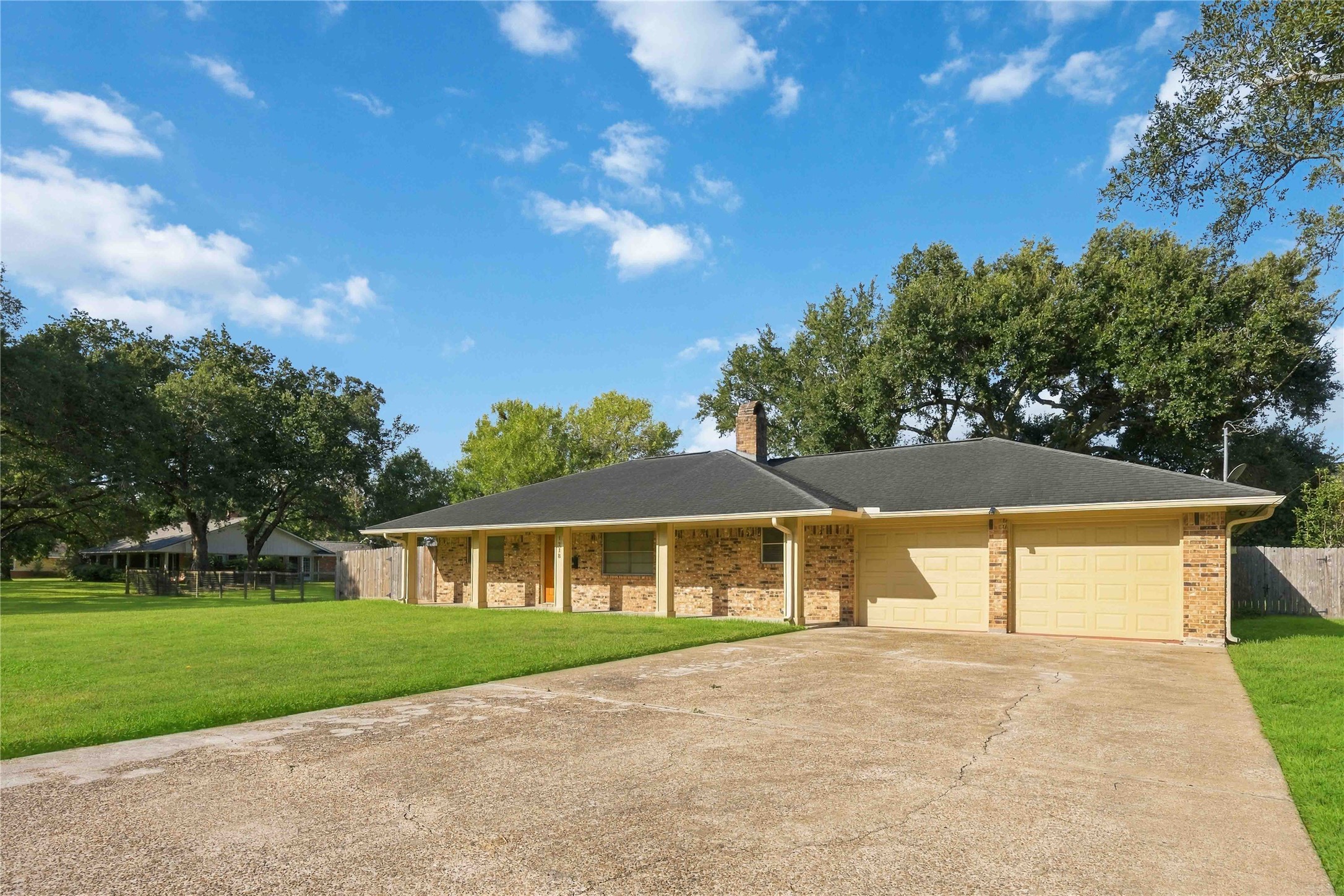 1218 S Booth Lane, Alvin, TX 77511 1218 S Booth Lane, Alvin, TX 77511