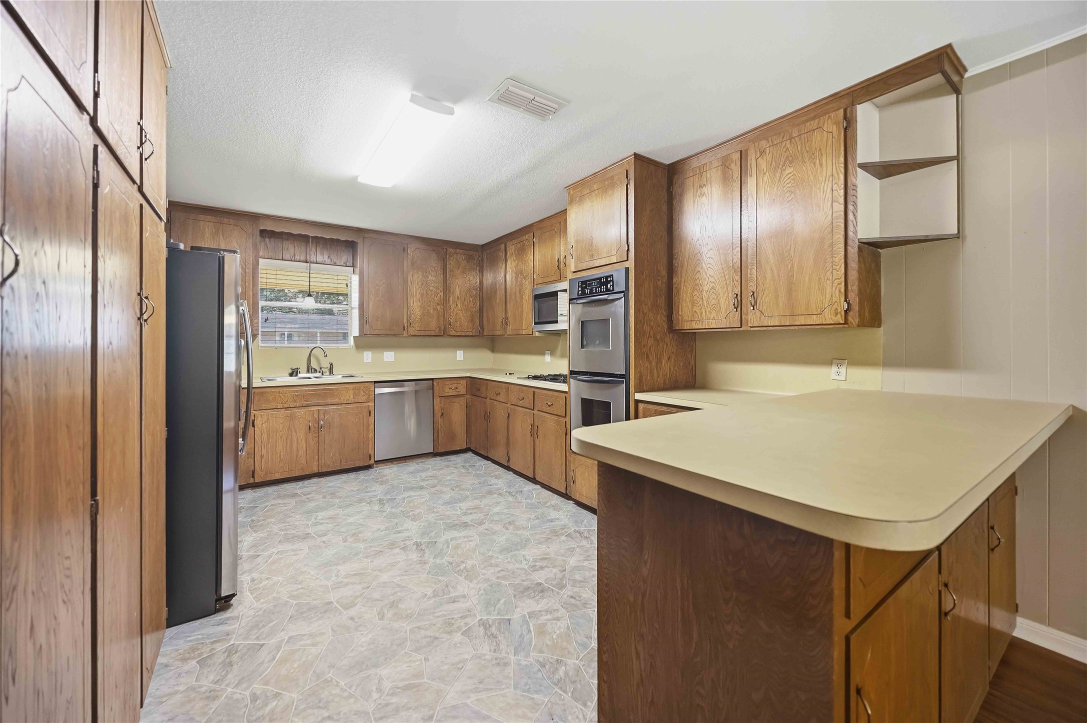 1218 S Booth Lane, Alvin, TX 77511 1218 S Booth Lane, Alvin, TX 77511